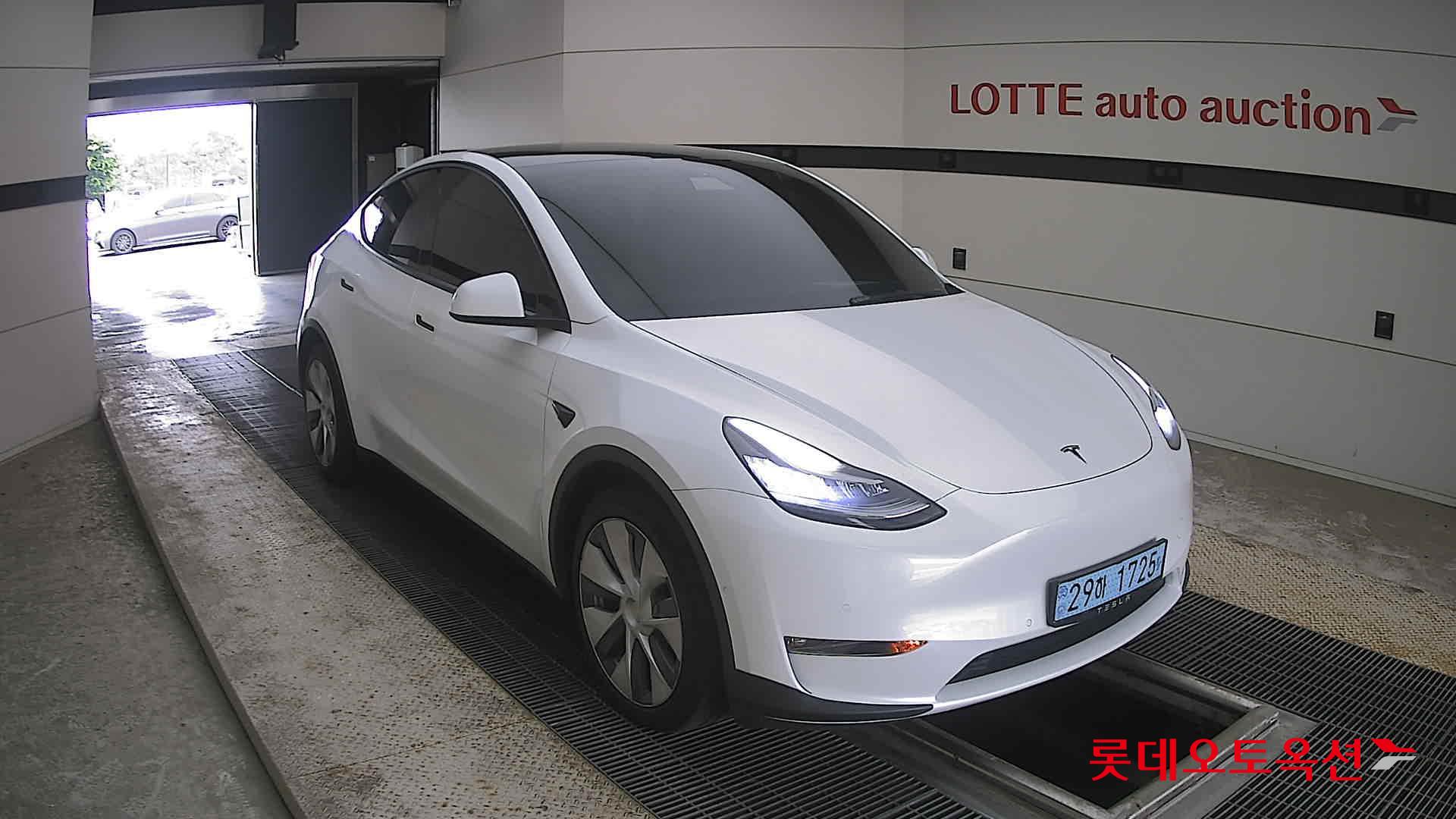 2021 - tesla model y