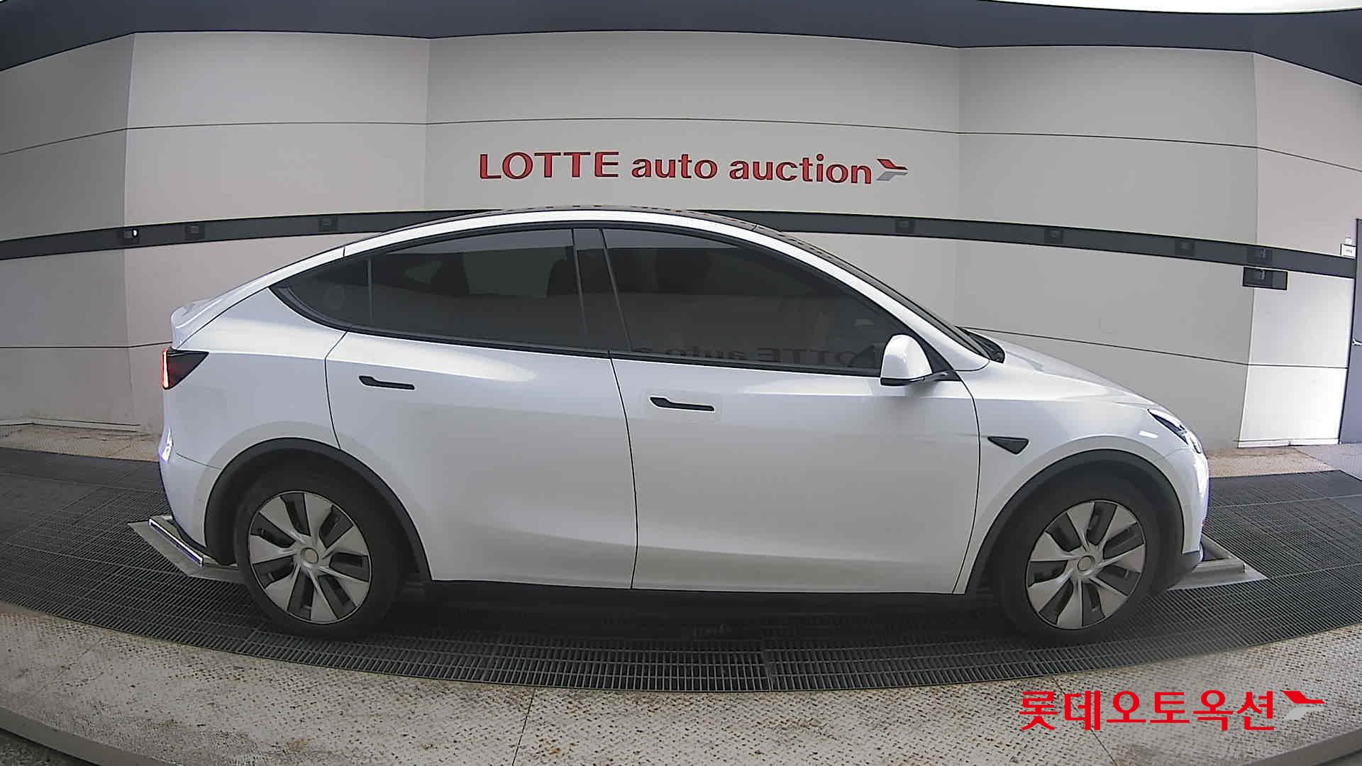 2021 - tesla model y