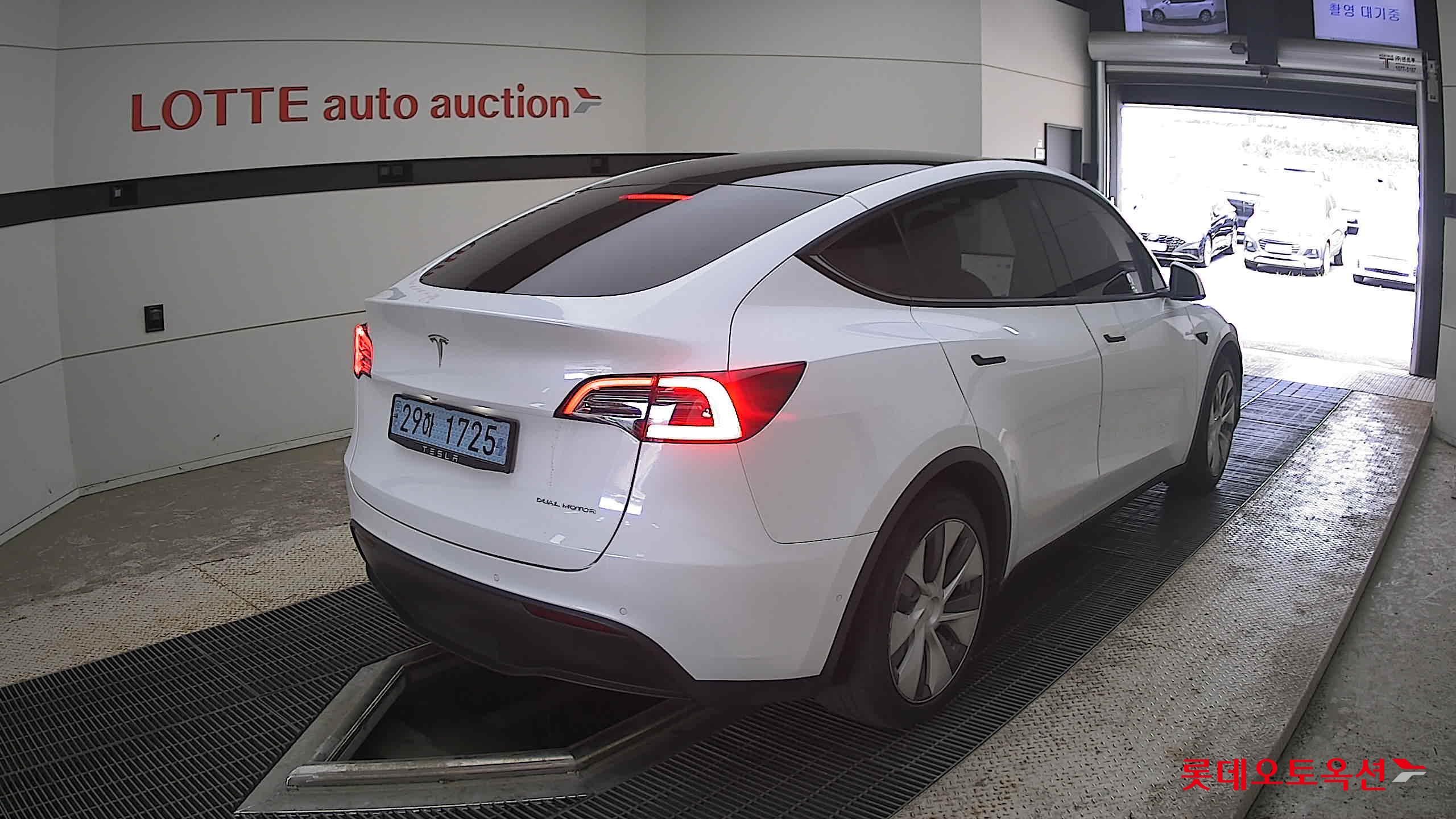 2021 - tesla model y