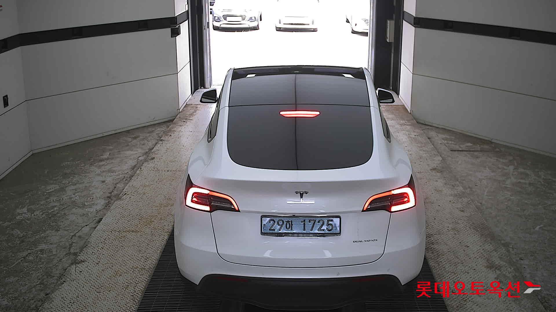 2021 - tesla model y