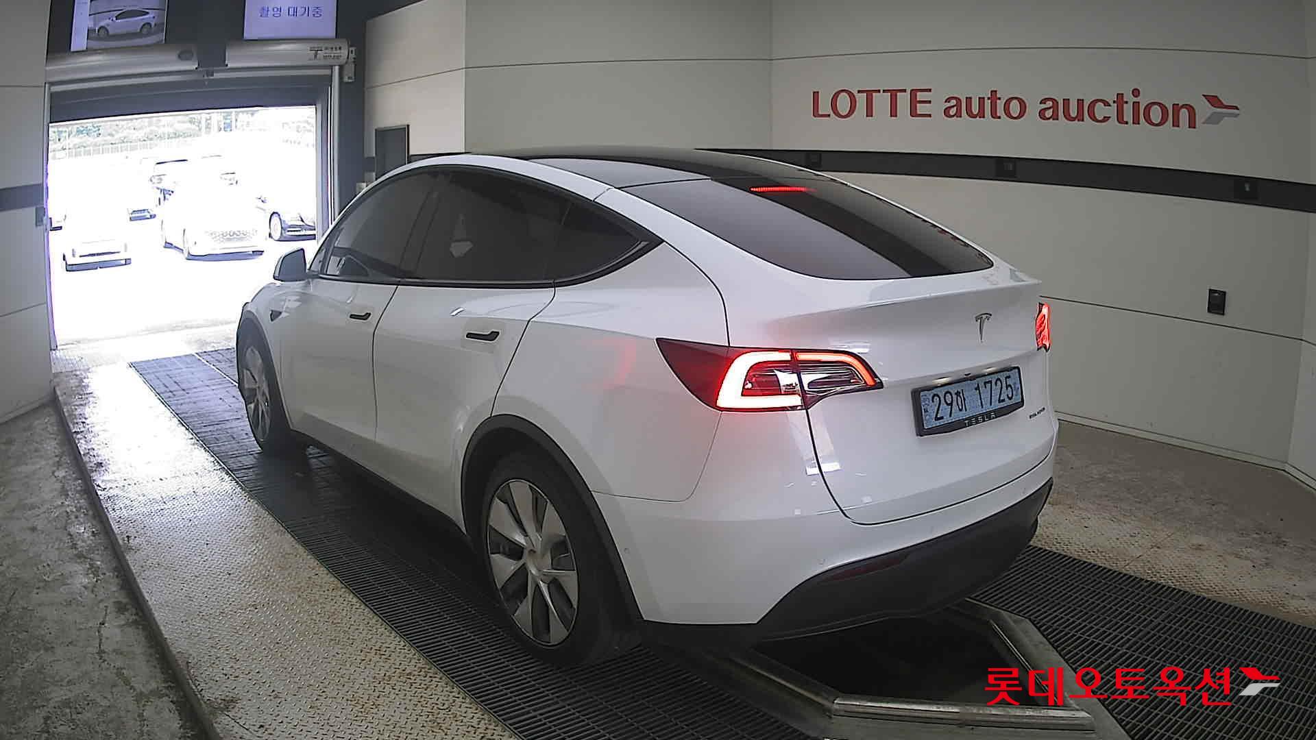 2021 - tesla model y
