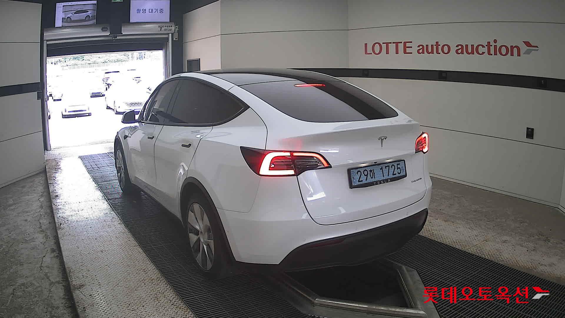 2021 - tesla model y