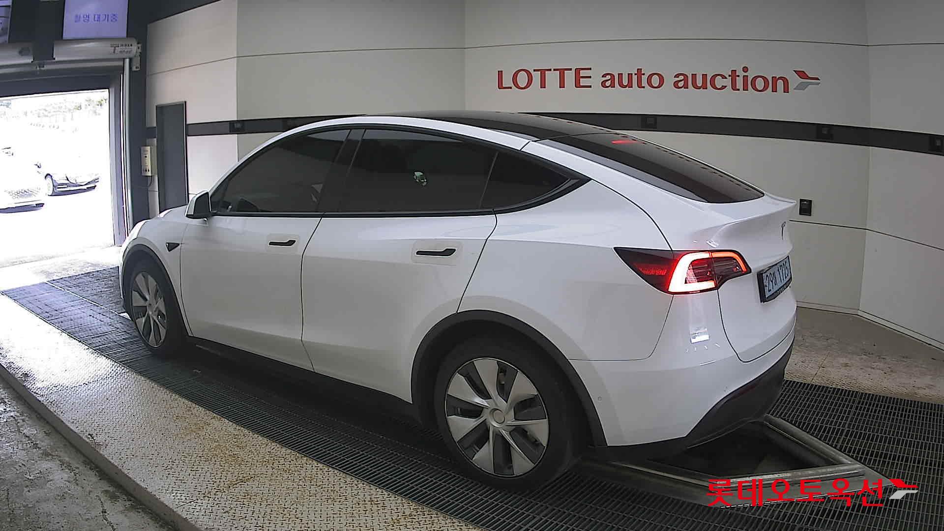2021 - tesla model y