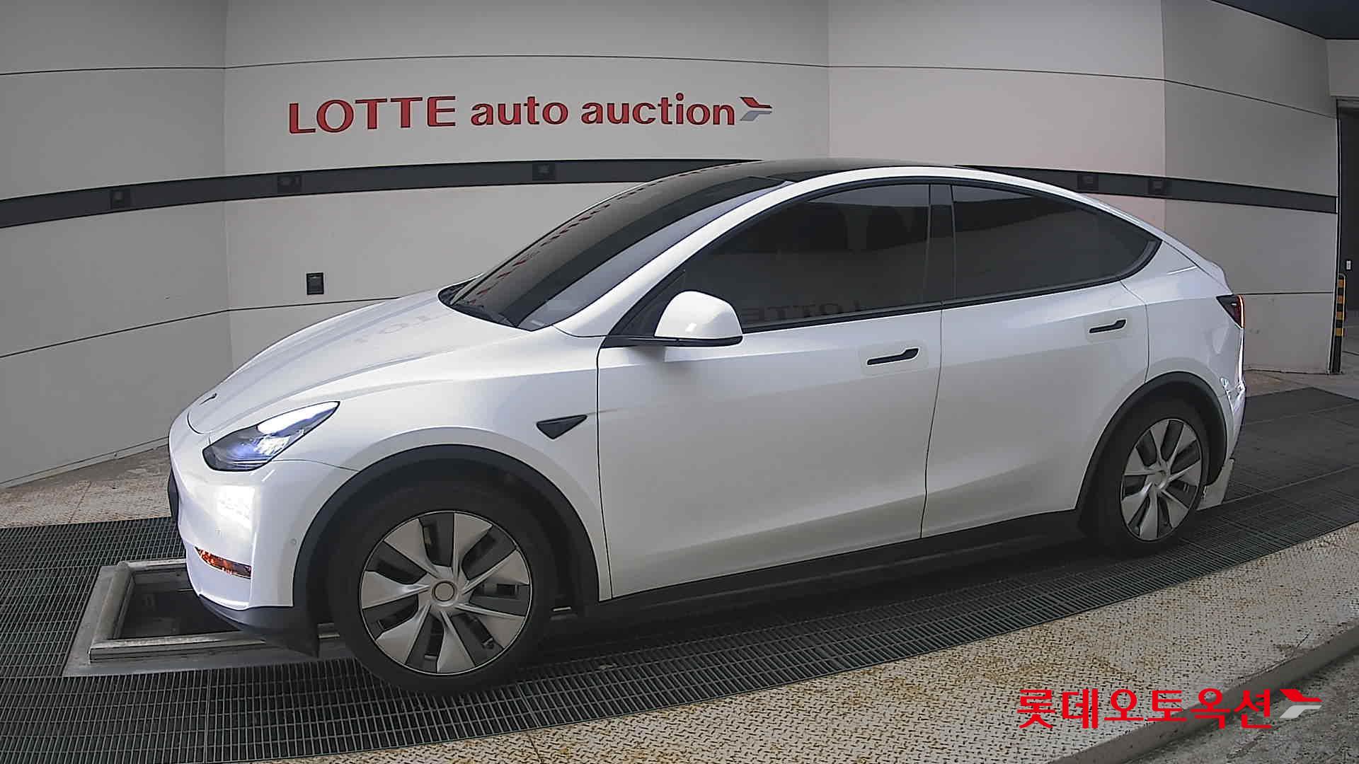 2021 - tesla model y