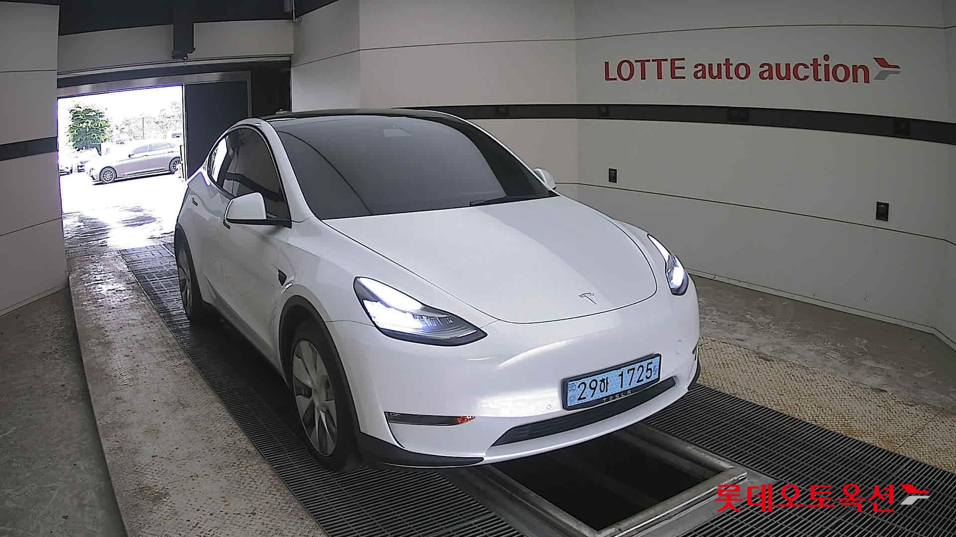 2021 - tesla model y