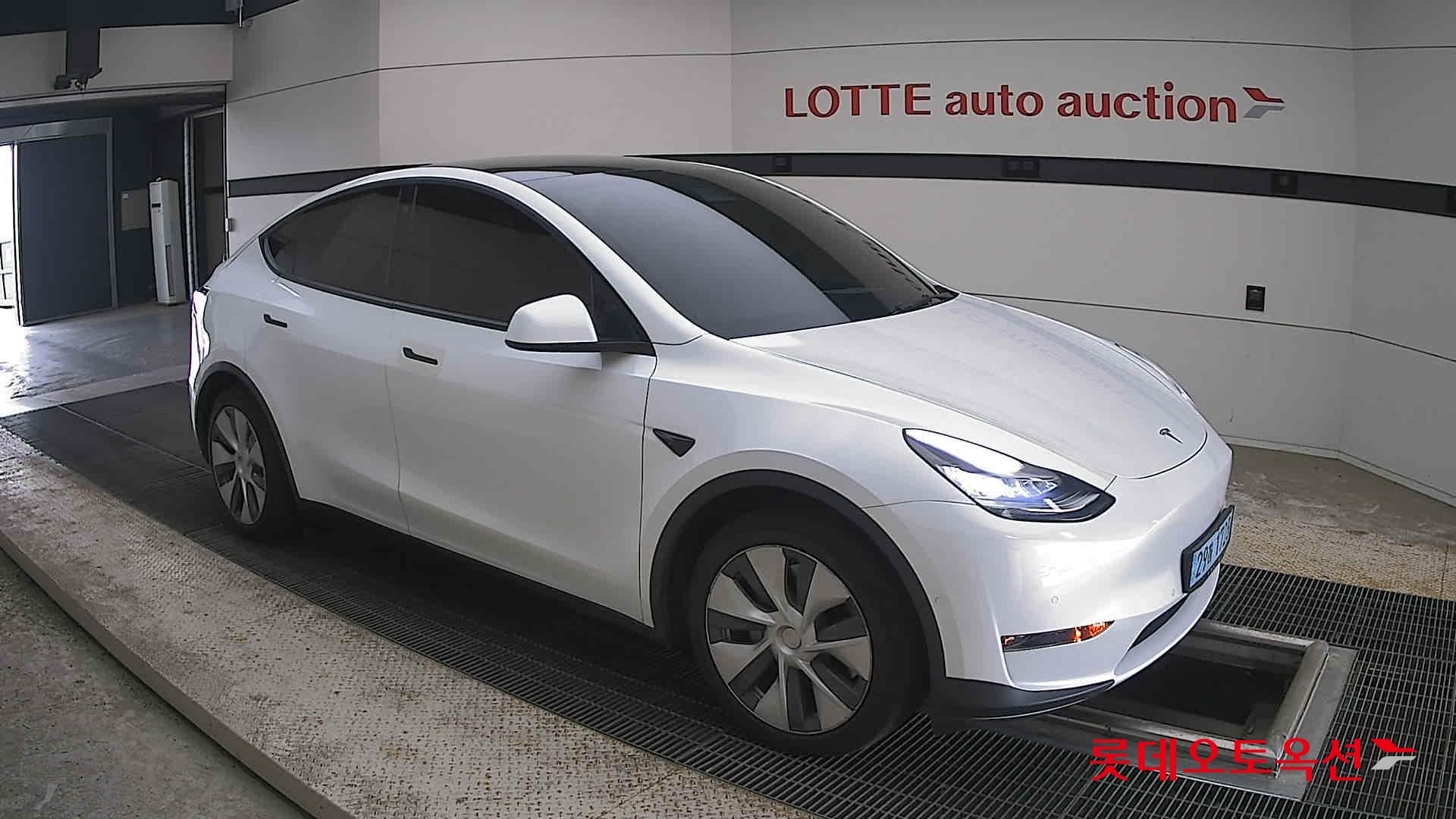 2021 - tesla model y