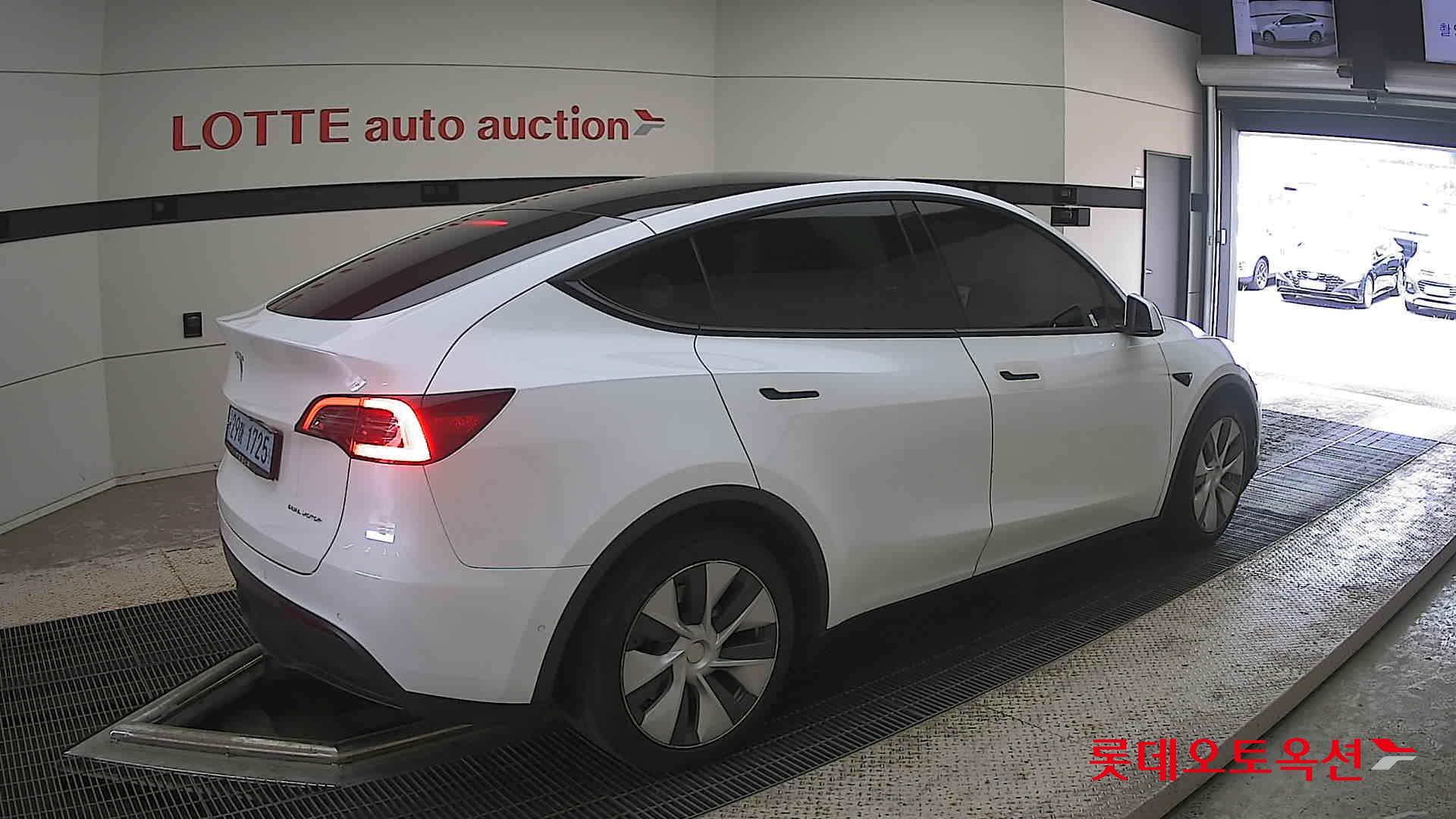 2021 - tesla model y