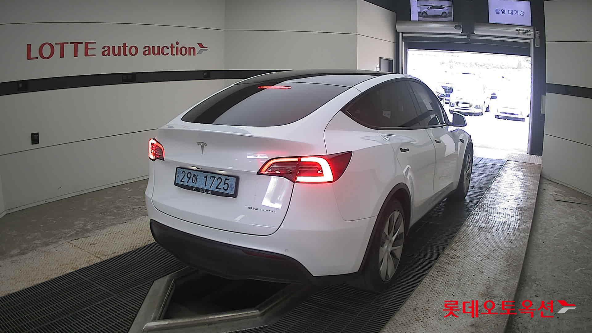 2021 - tesla model y