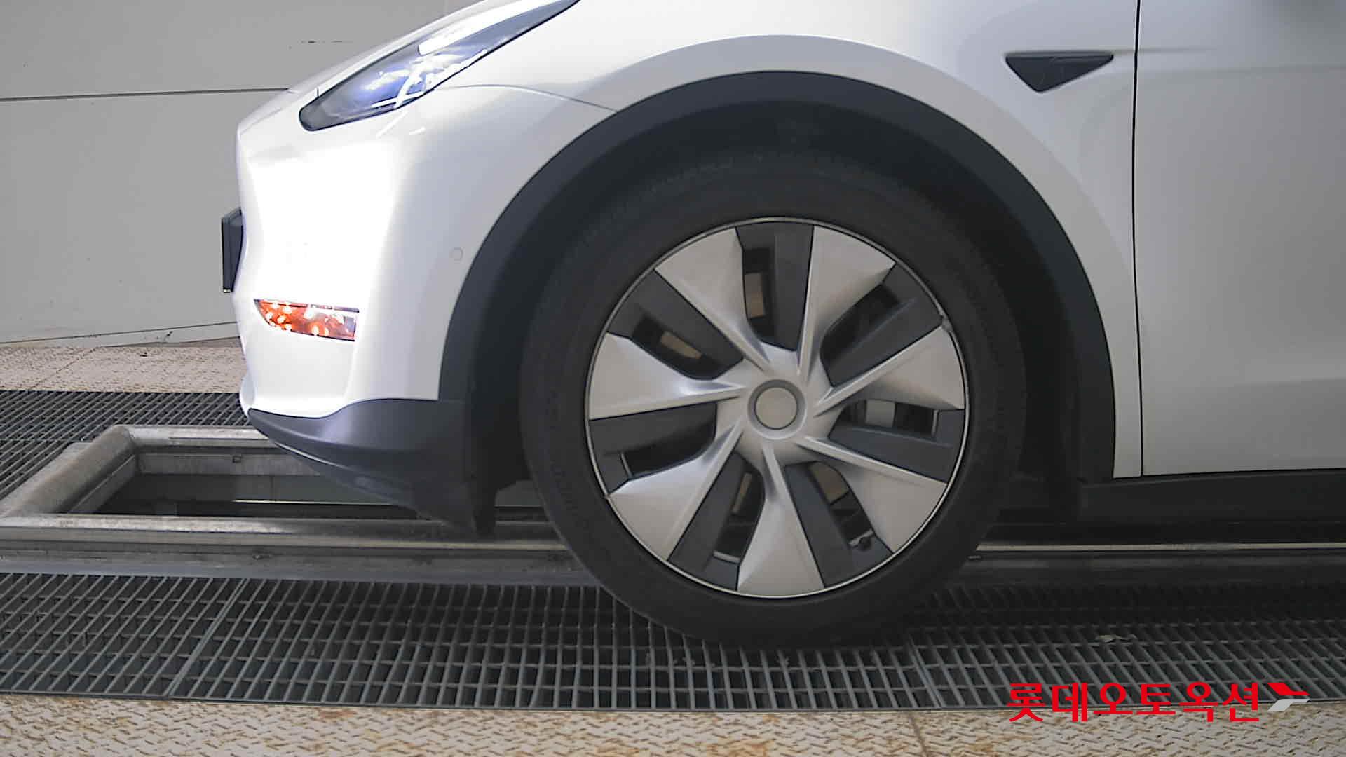 2021 - tesla model y