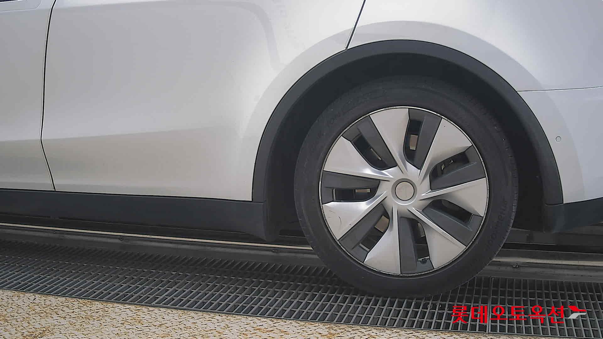 2021 - tesla model y