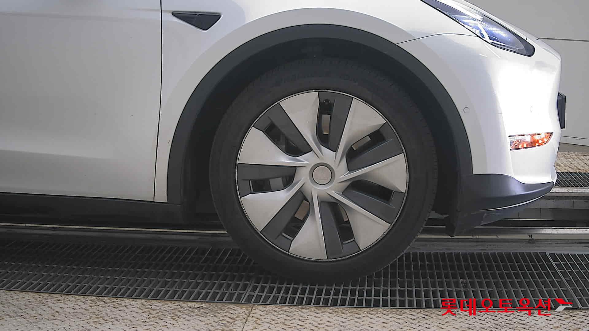 2021 - tesla model y