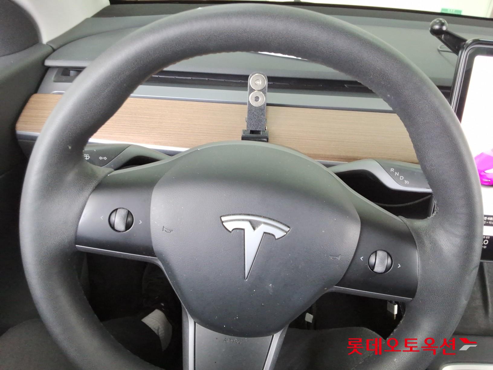 2021 - tesla model y