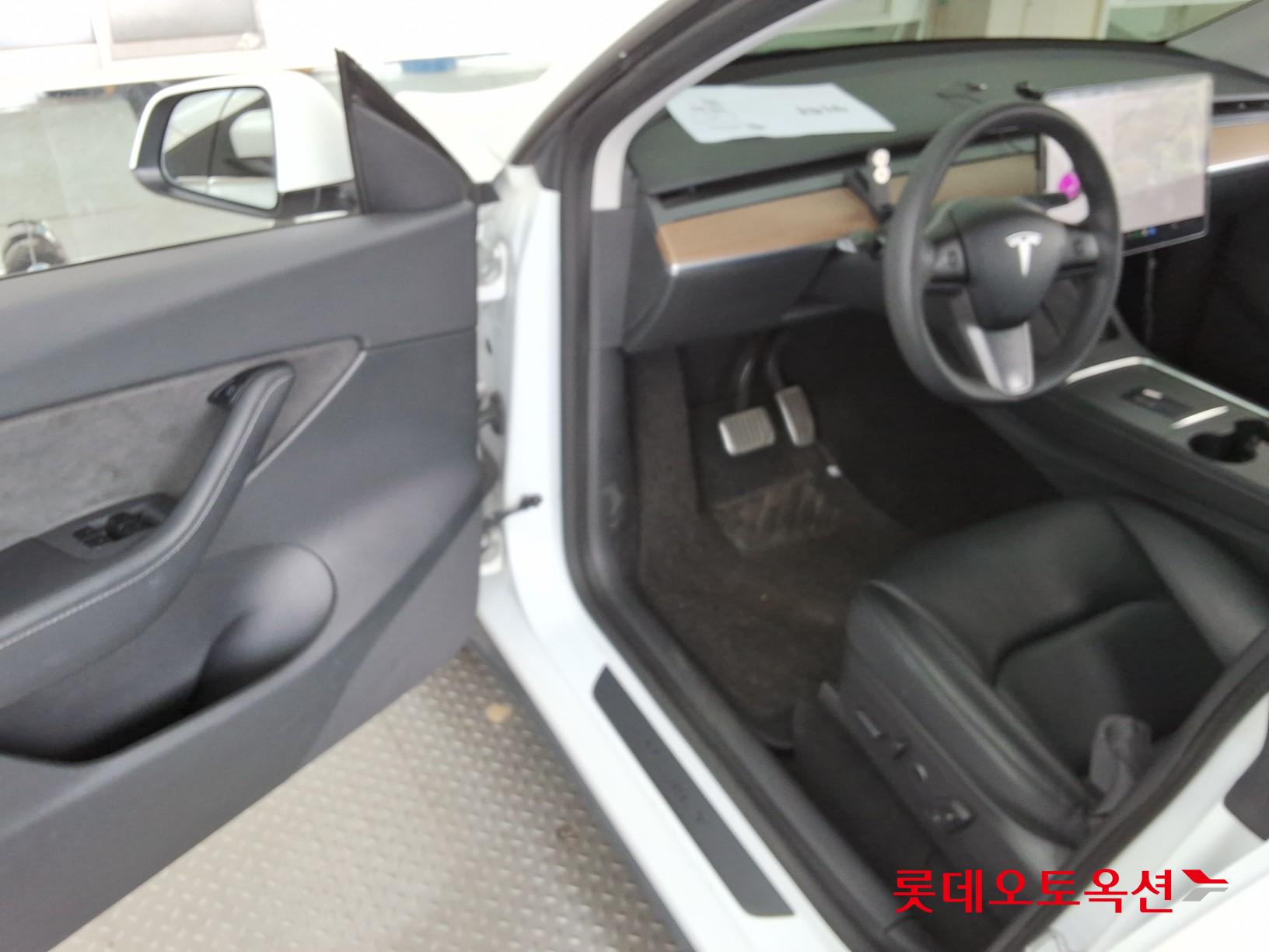 2021 - tesla model y