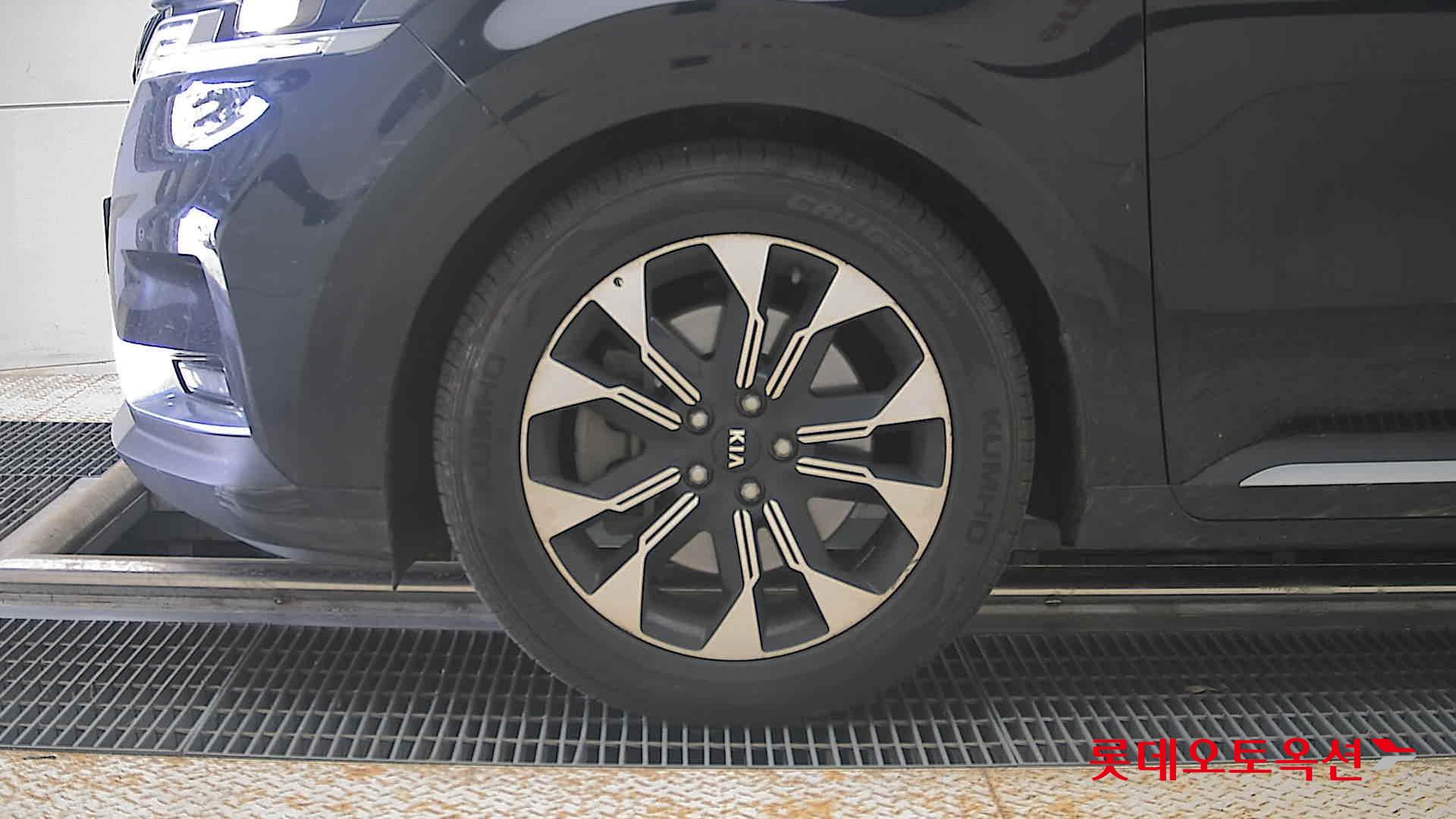 Kia Carnival id 4504276 из Кореи 21