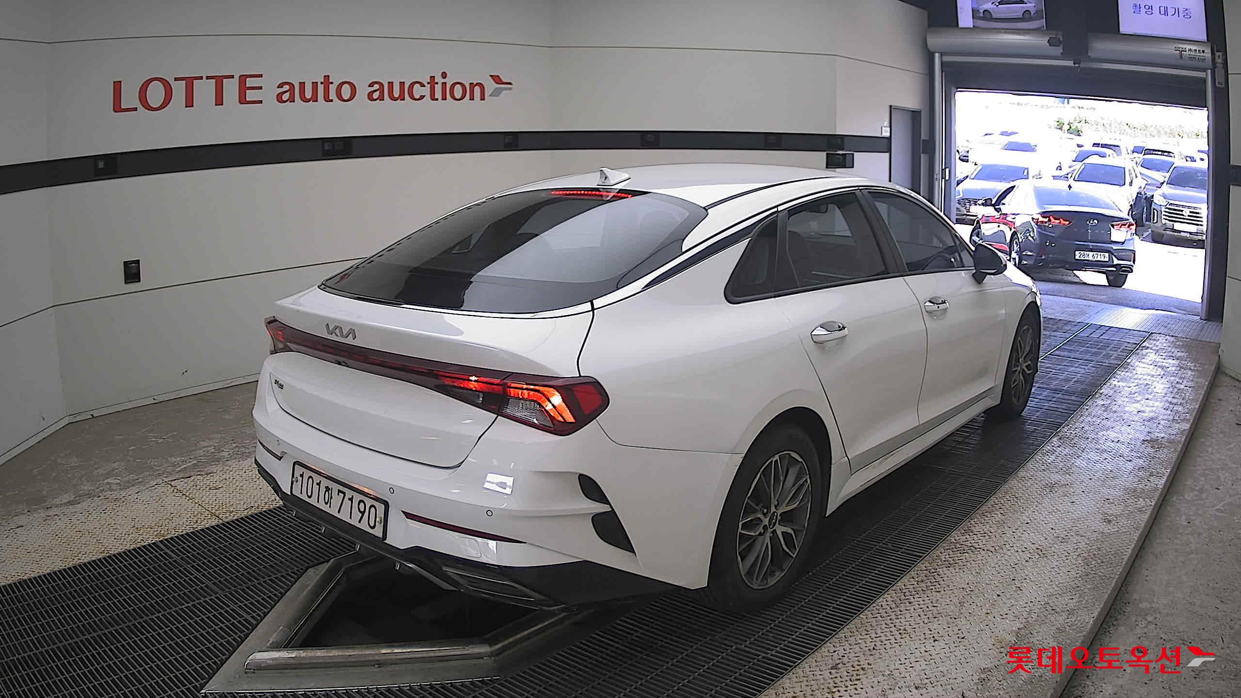 Kia K5 2022 Белый из Кореи, фото 4