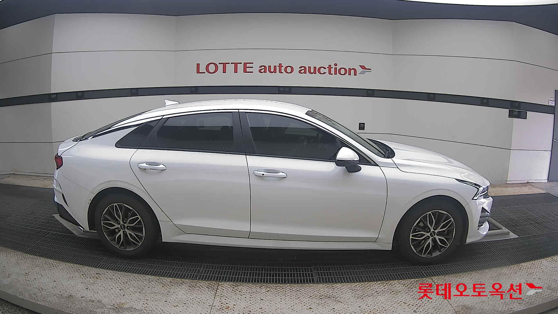 2022 - kia k5