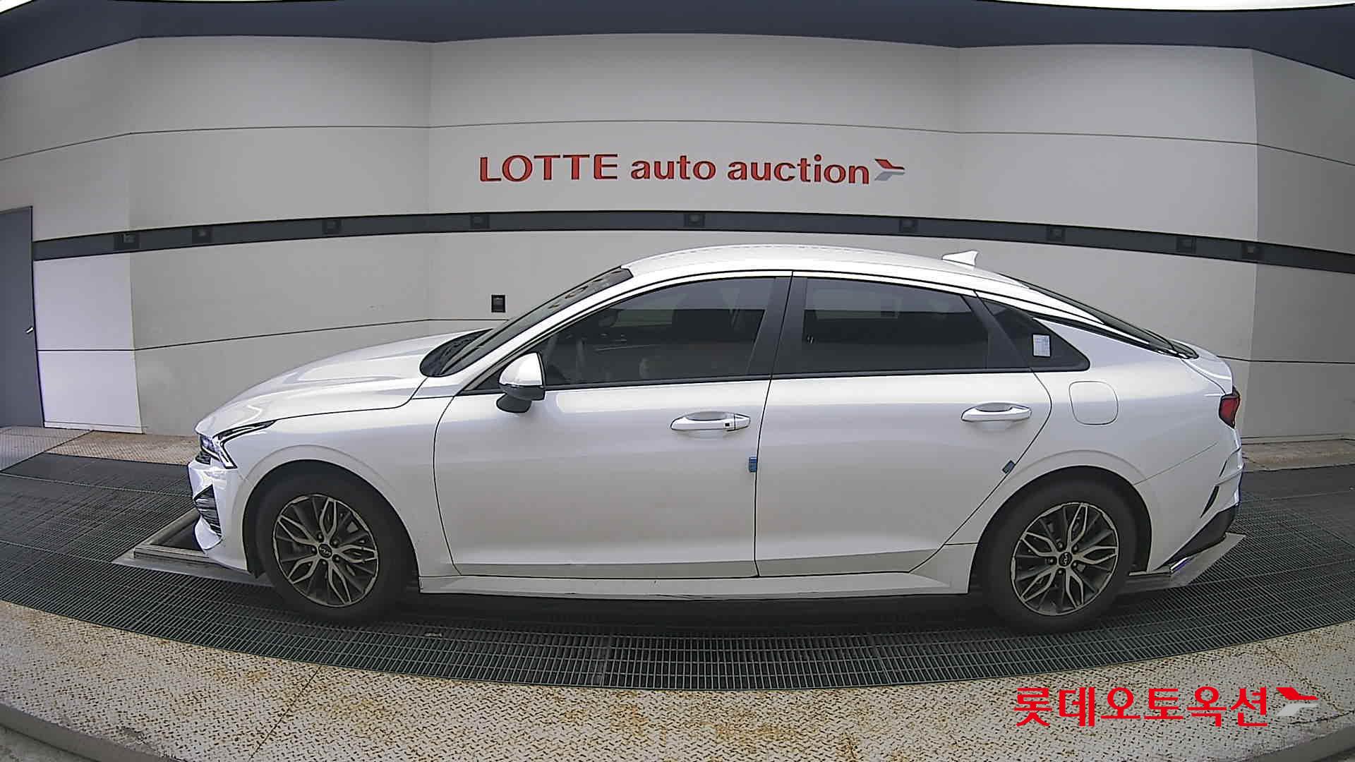 2022 - kia k5