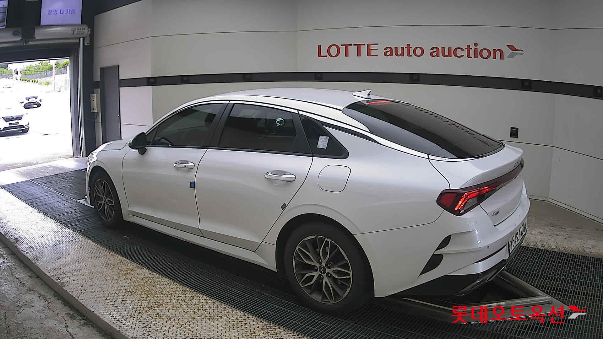 2022 - kia k5