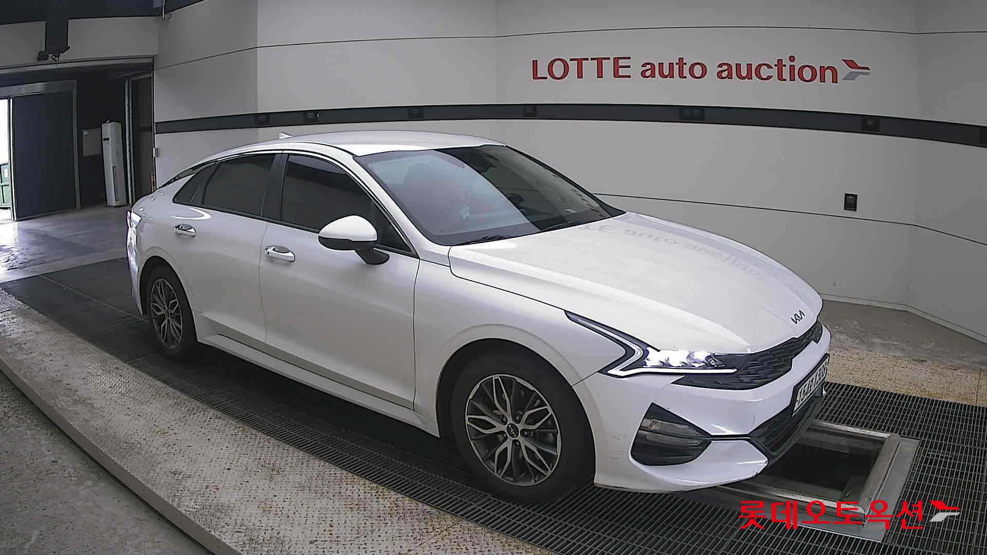 2022 - kia k5