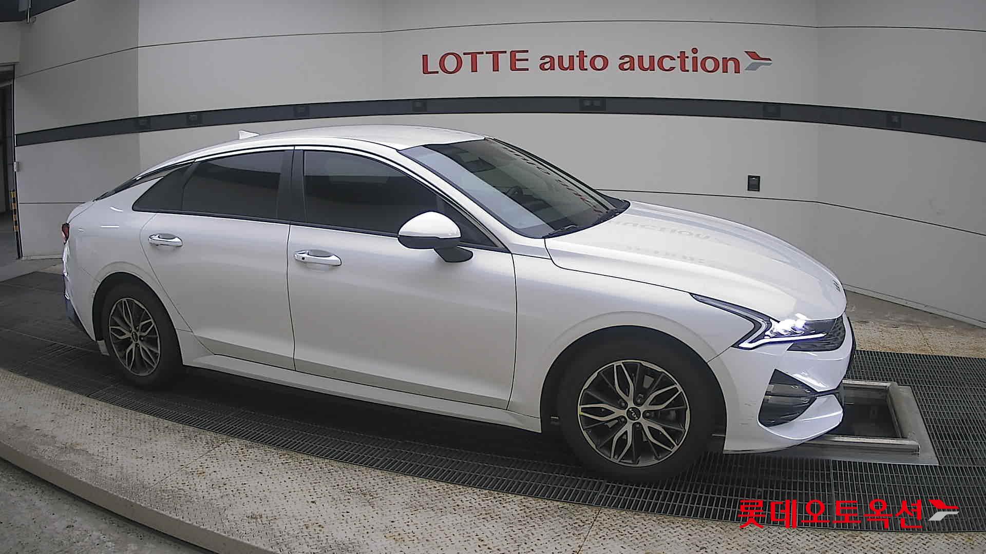 2022 - kia k5