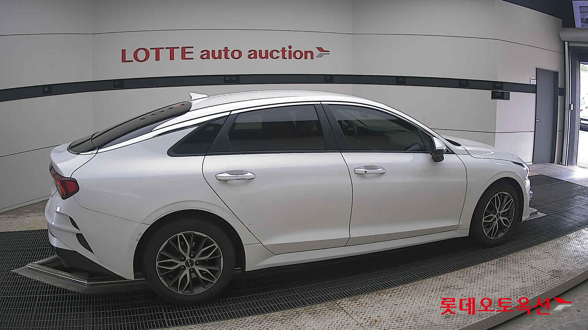 2022 - kia k5