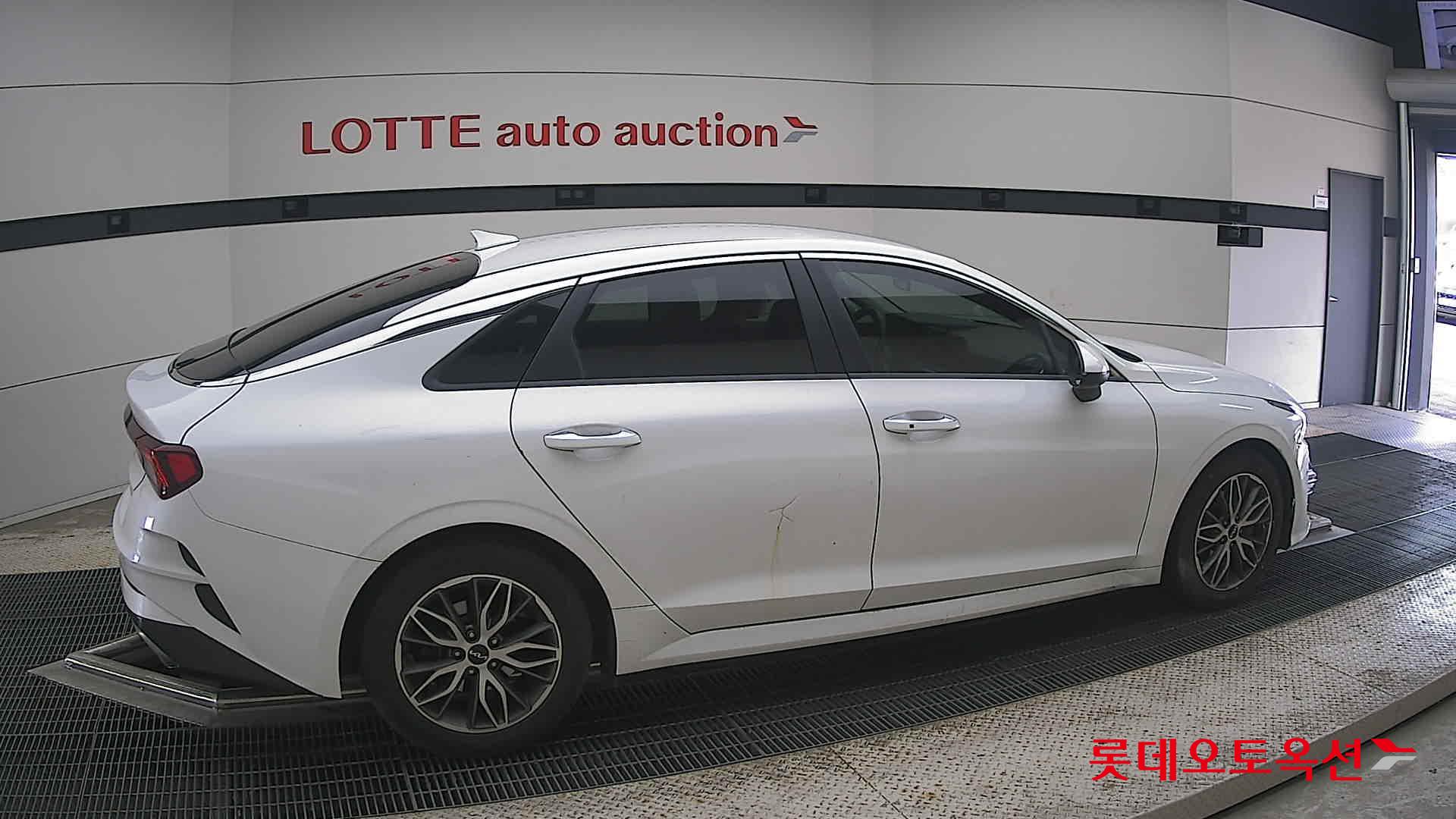 2022 - kia k5