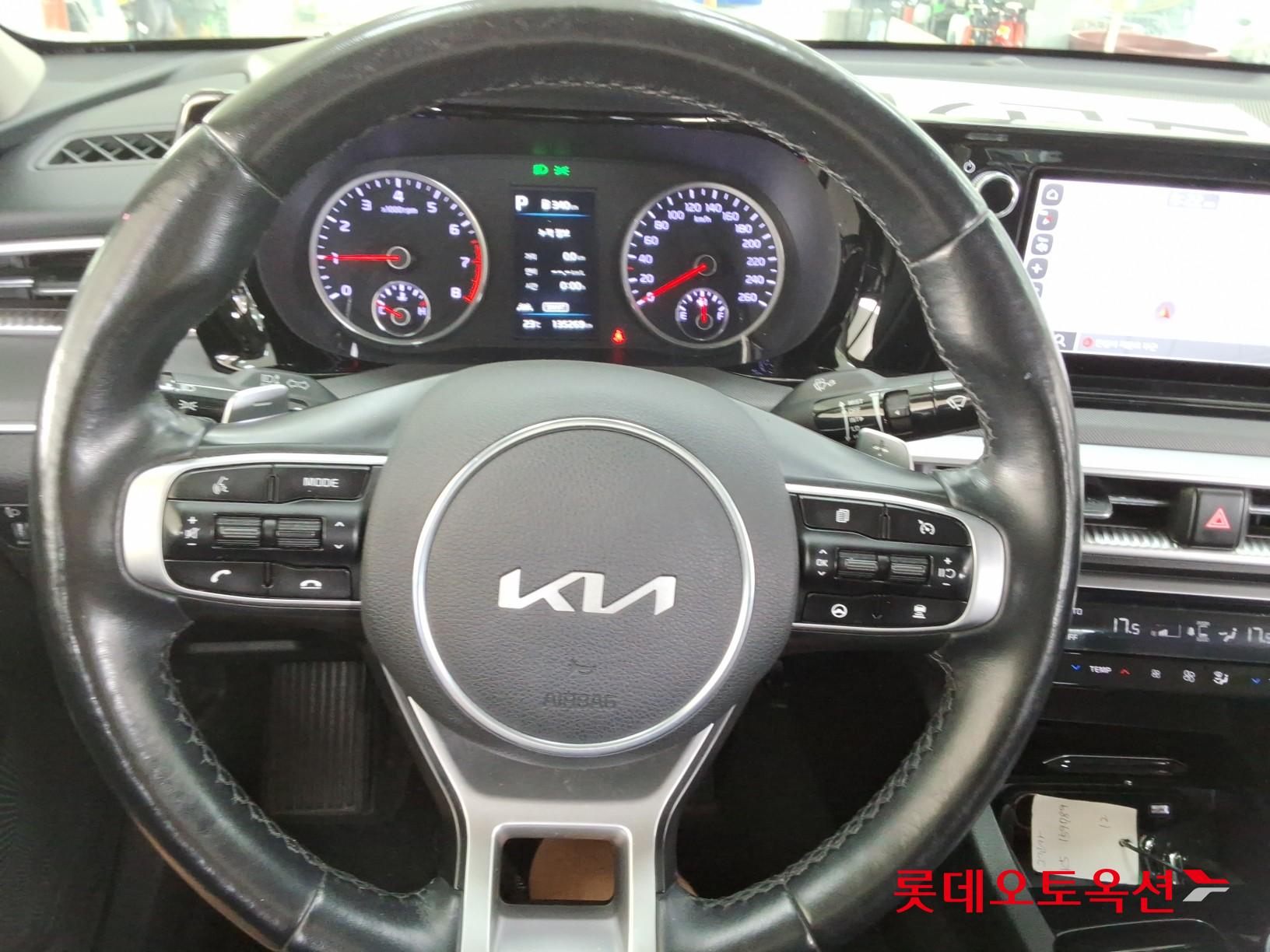 2022 - kia k5