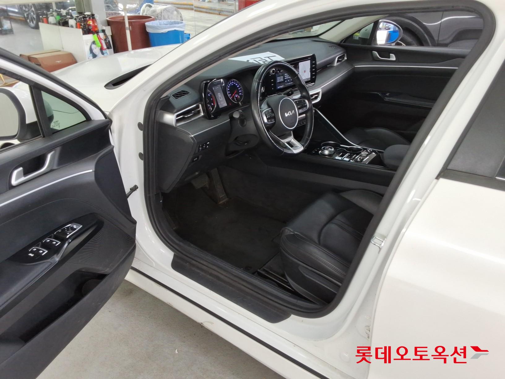 2022 - kia k5
