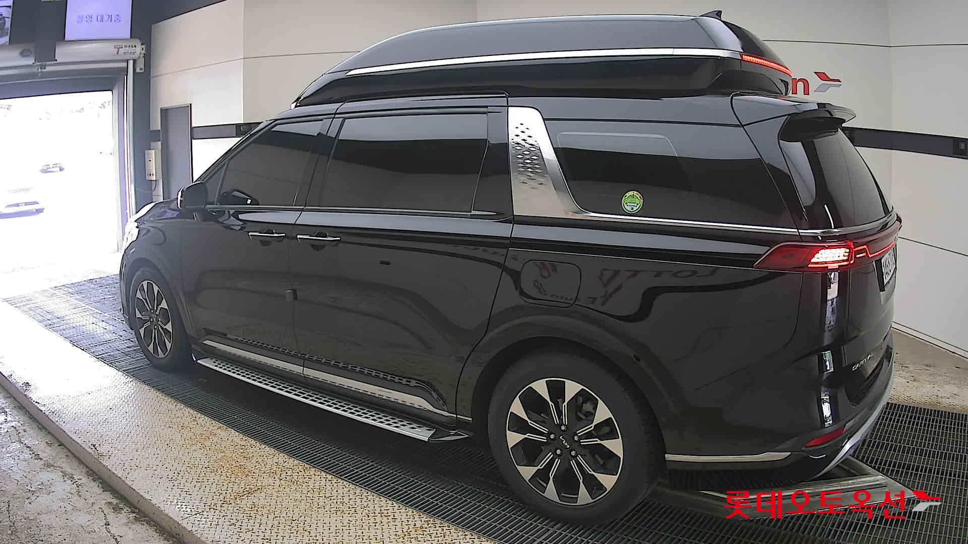 2022 - kia carnival