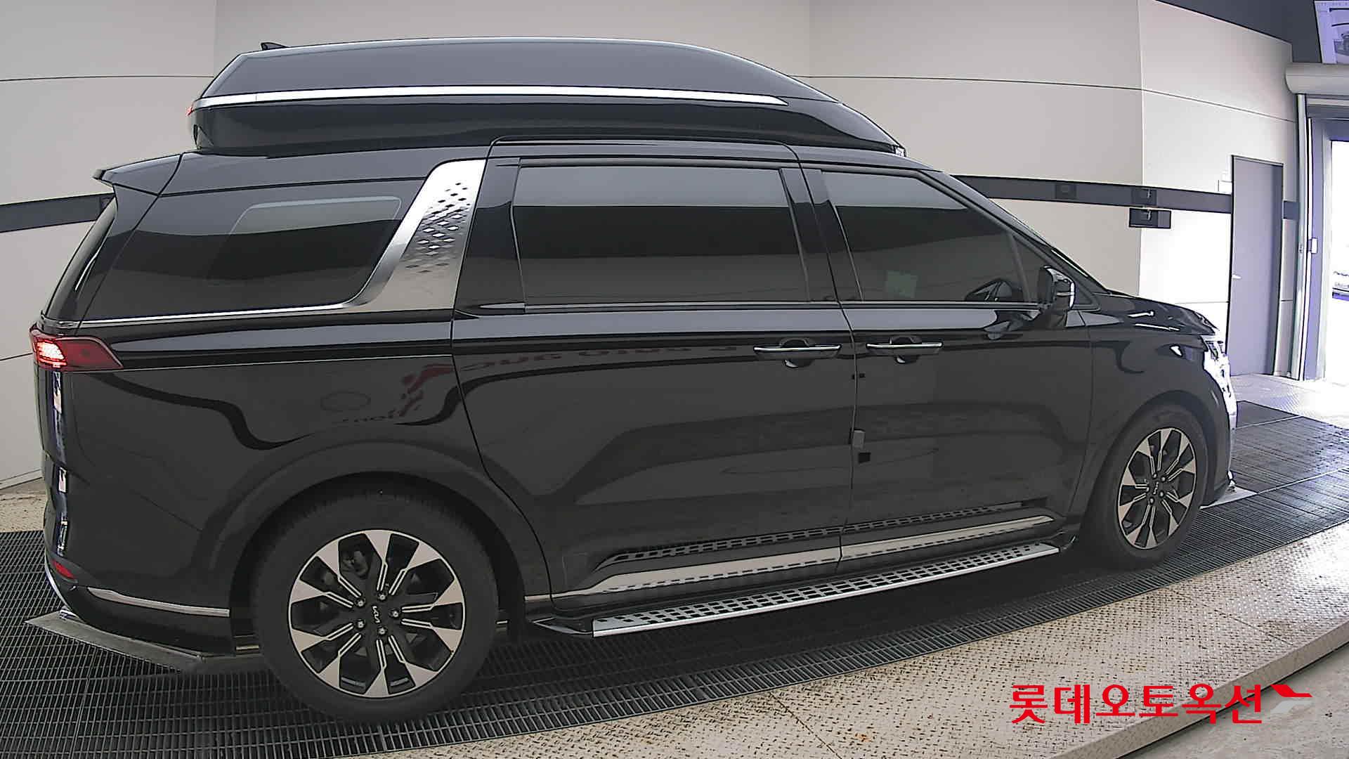 2022 - kia carnival