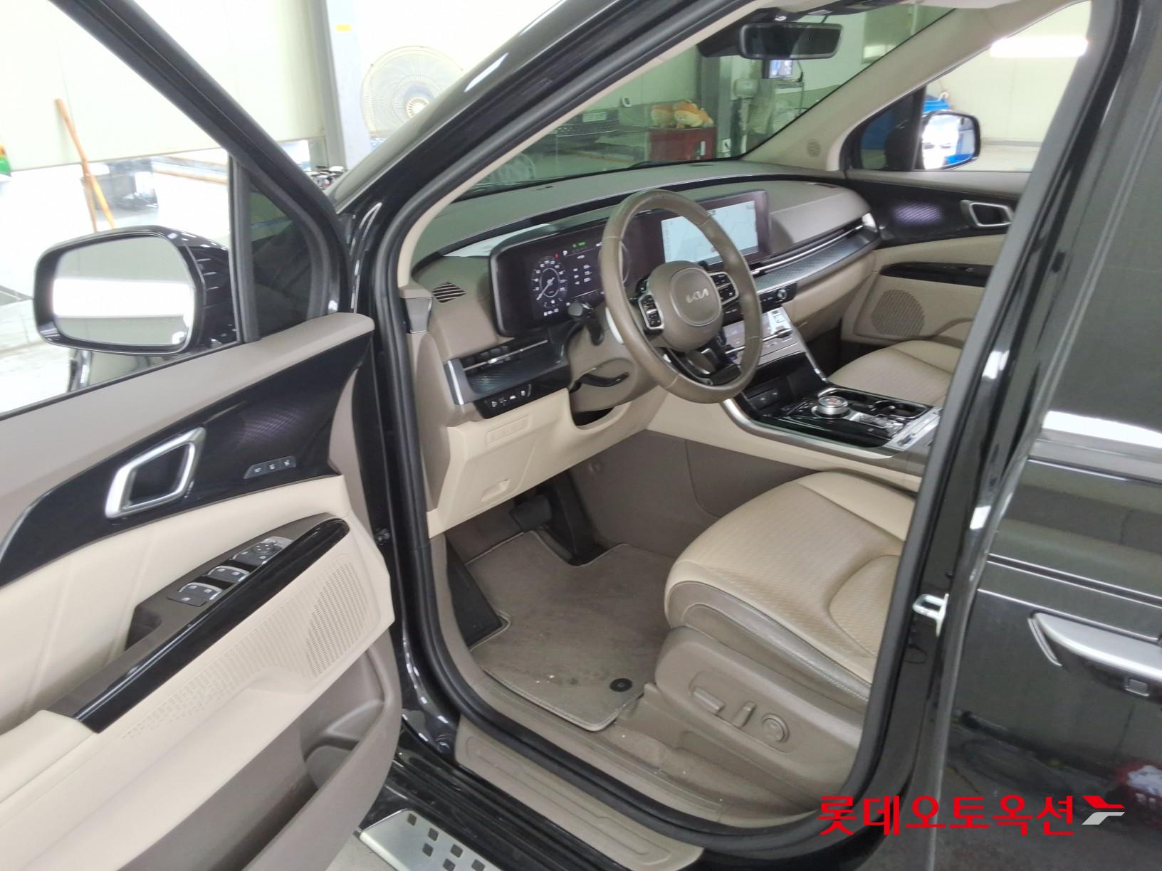 2022 - kia carnival