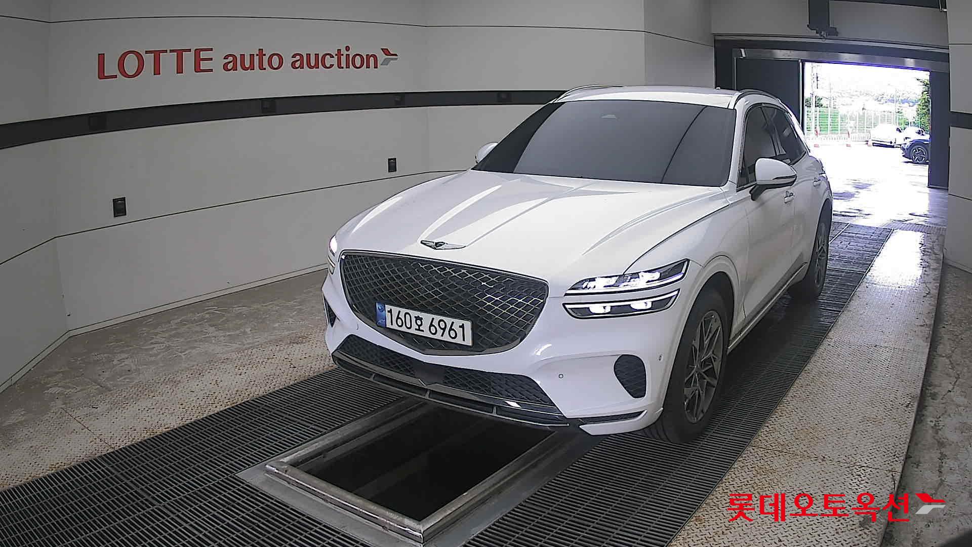 2021 - genesis gv70