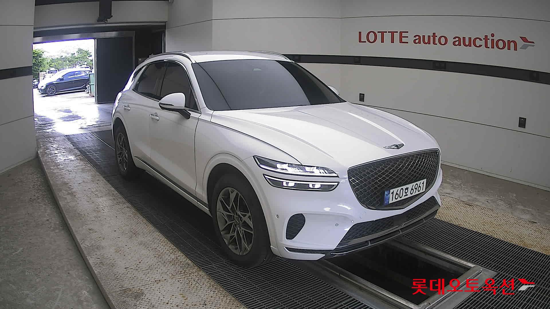 2021 - genesis gv70