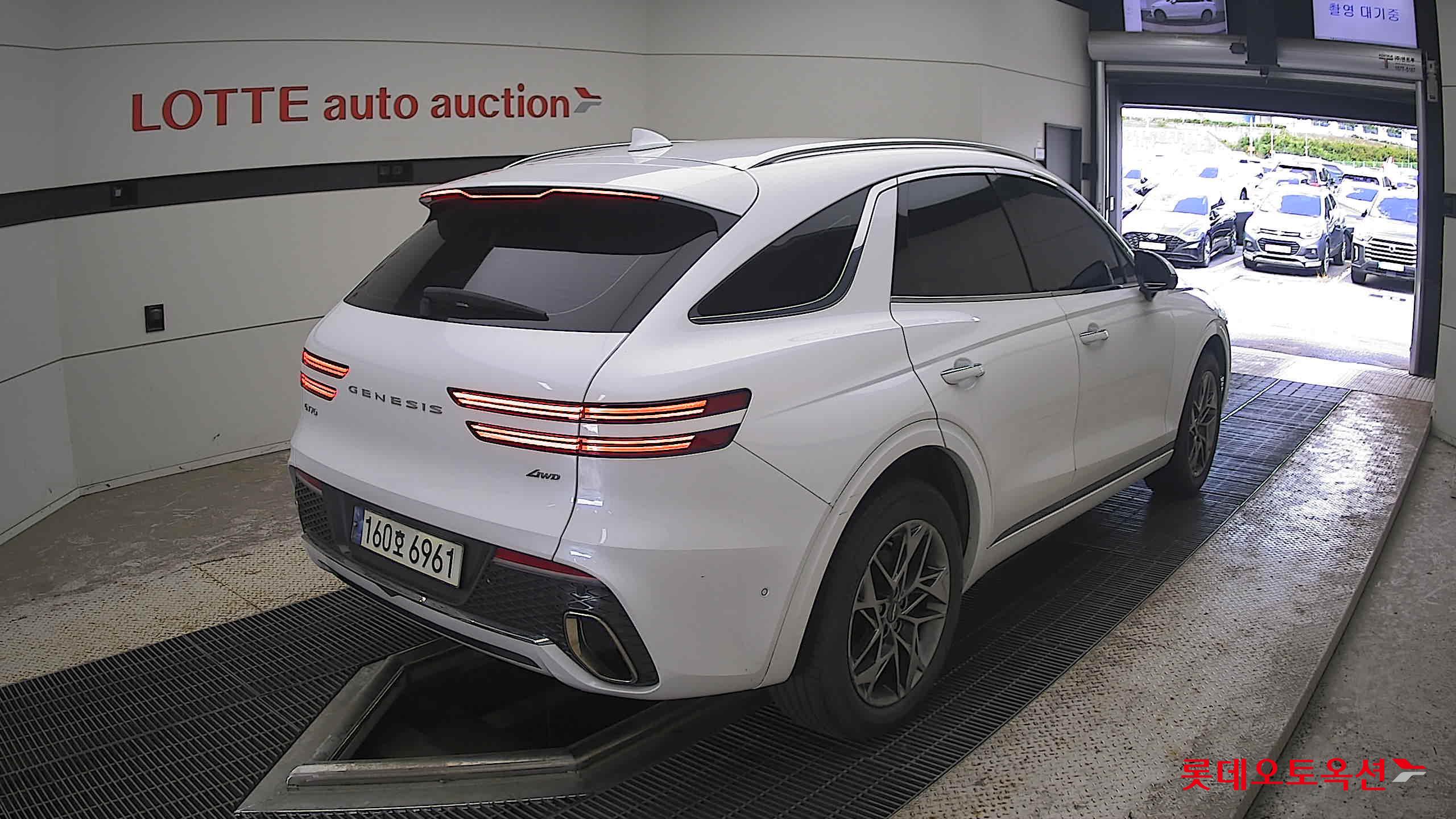 2021 - genesis gv70