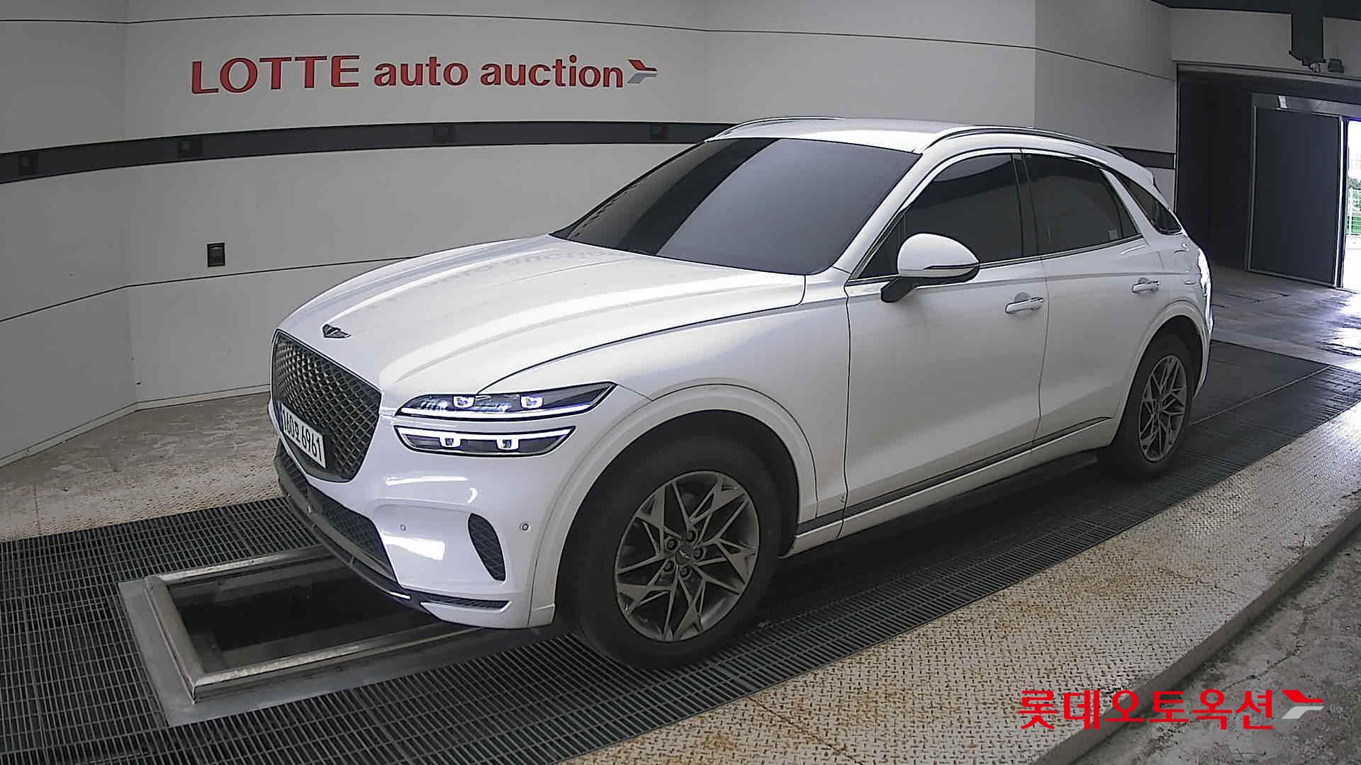 2021 - genesis gv70