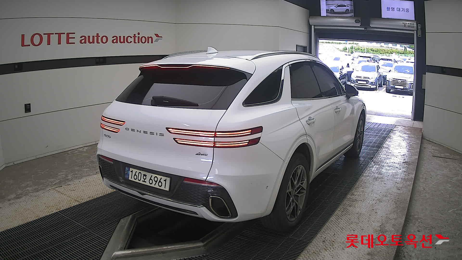 2021 - genesis gv70