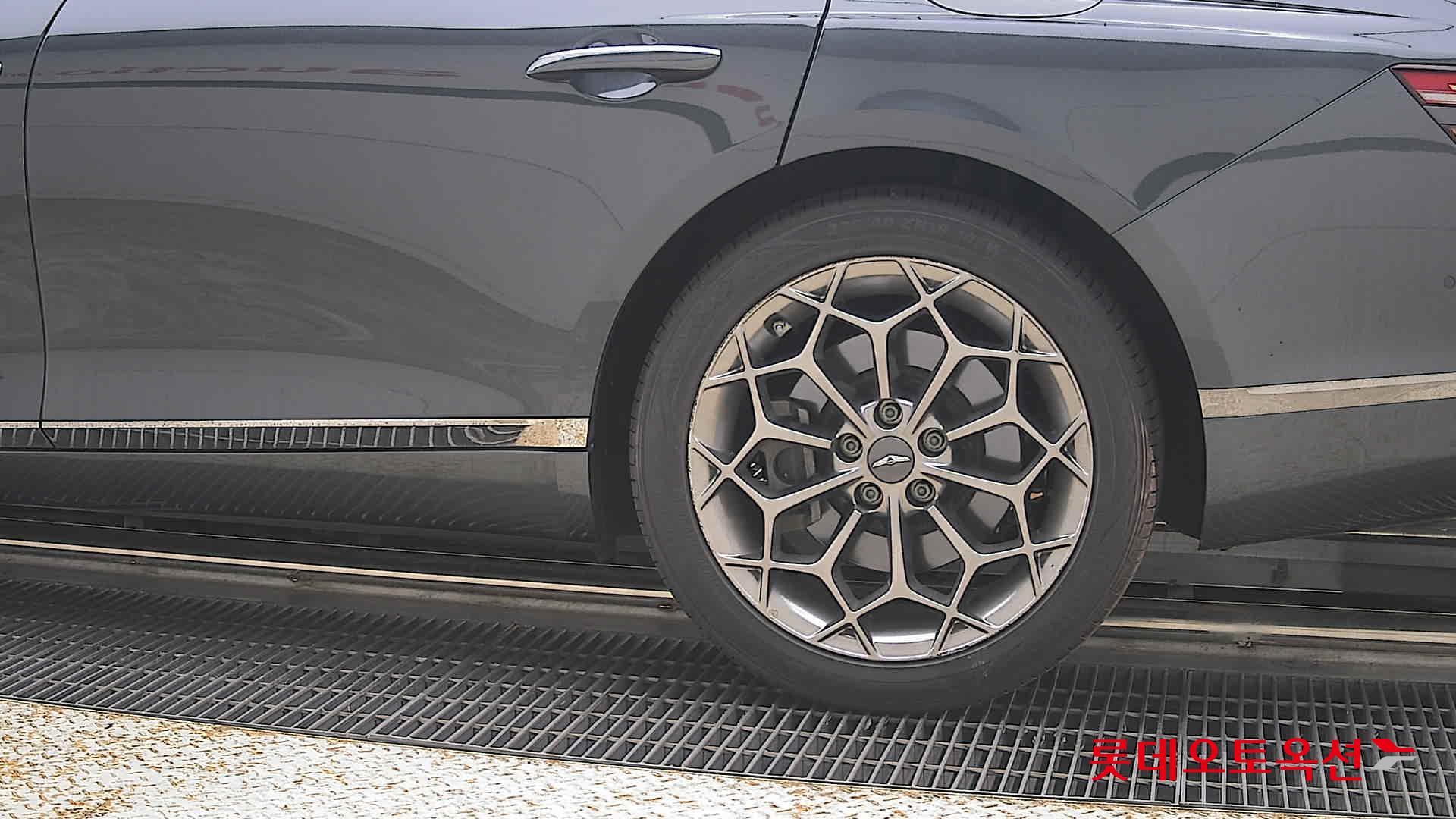 2021 - genesis g80
