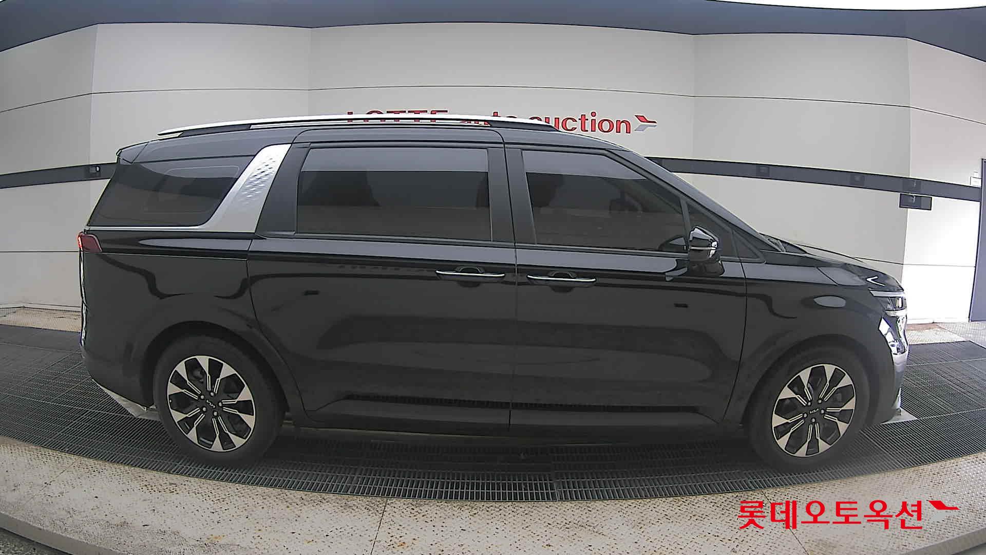 2023 - kia carnival