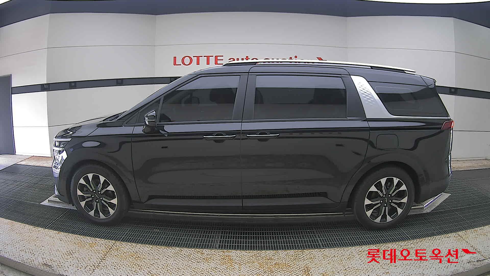2023 - kia carnival