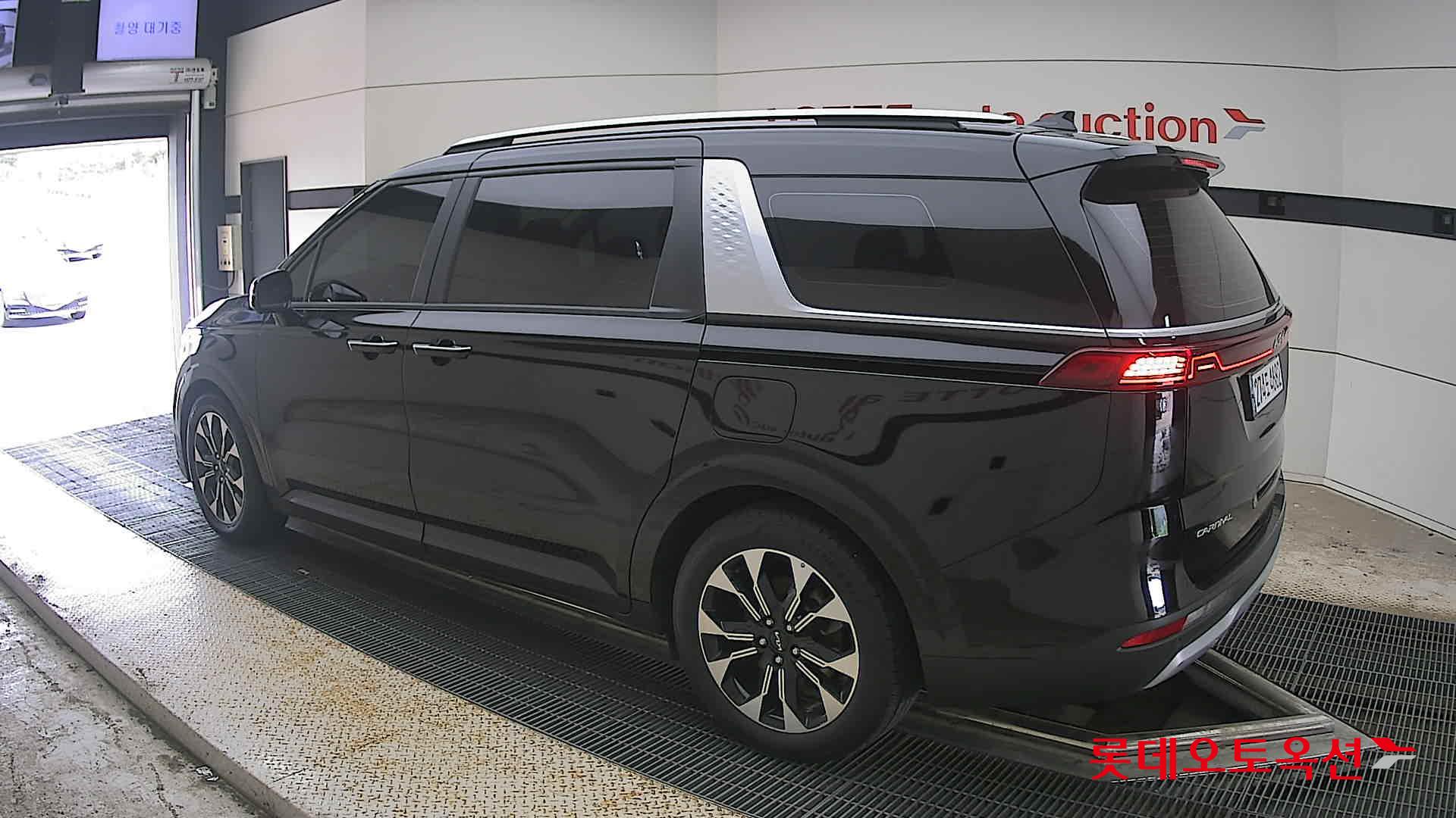 2023 - kia carnival