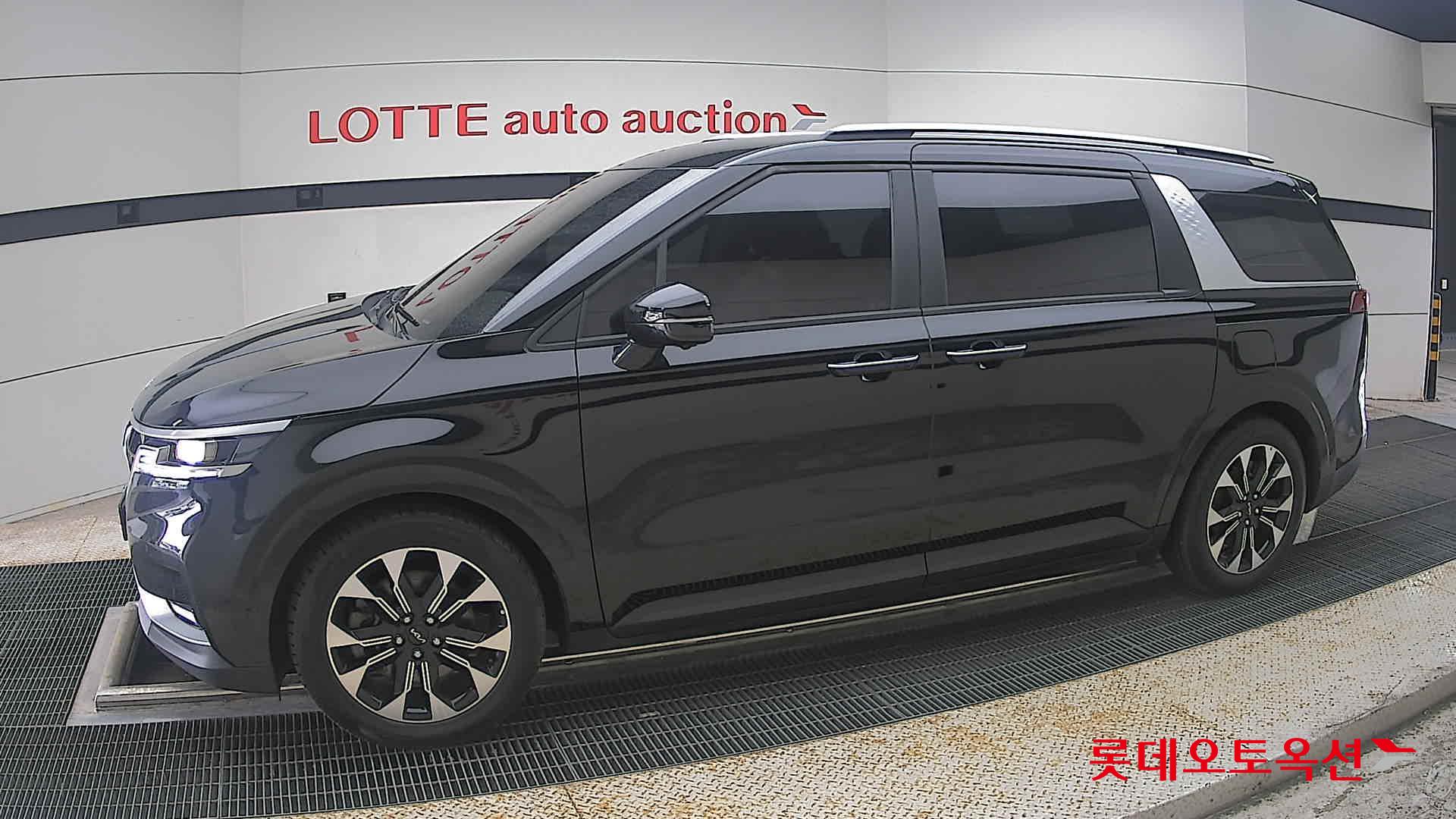 2023 - kia carnival