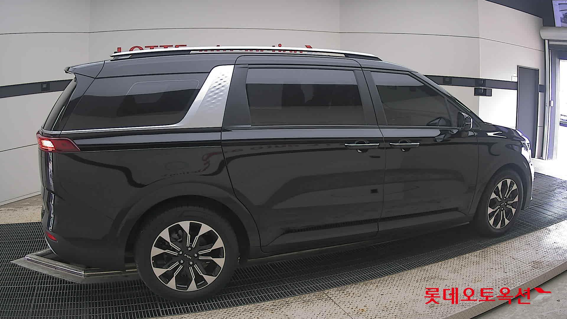 2023 - kia carnival