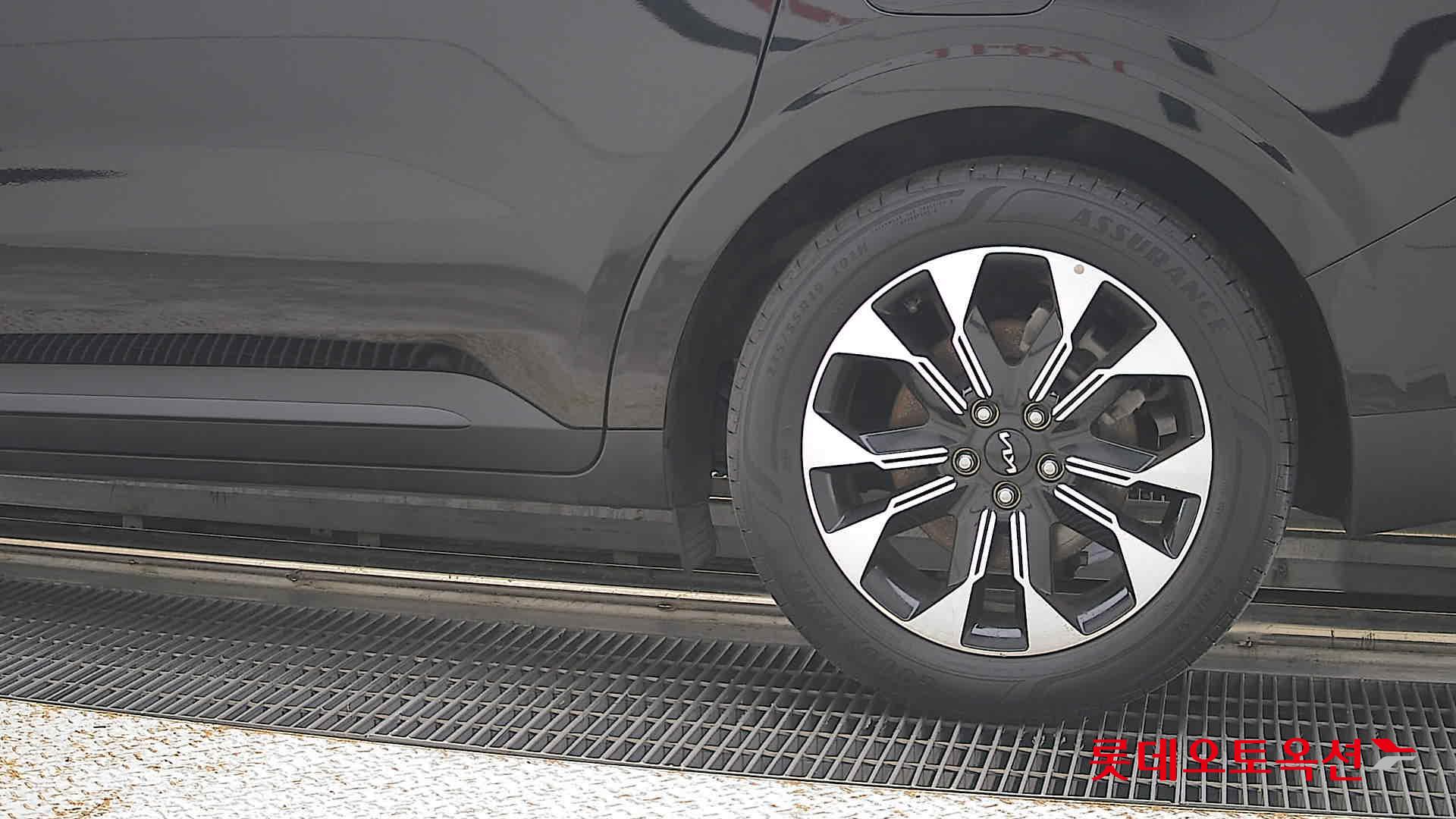 2023 - kia carnival