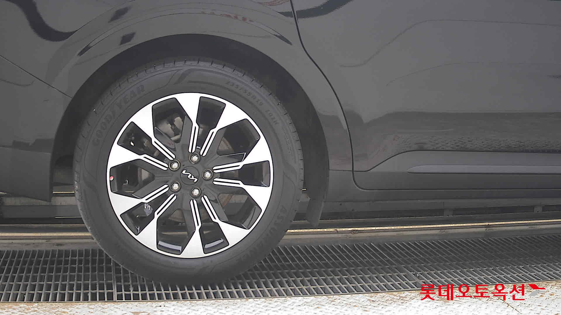 2023 - kia carnival