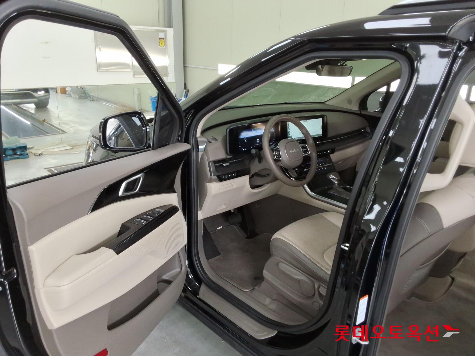 2023 - kia carnival