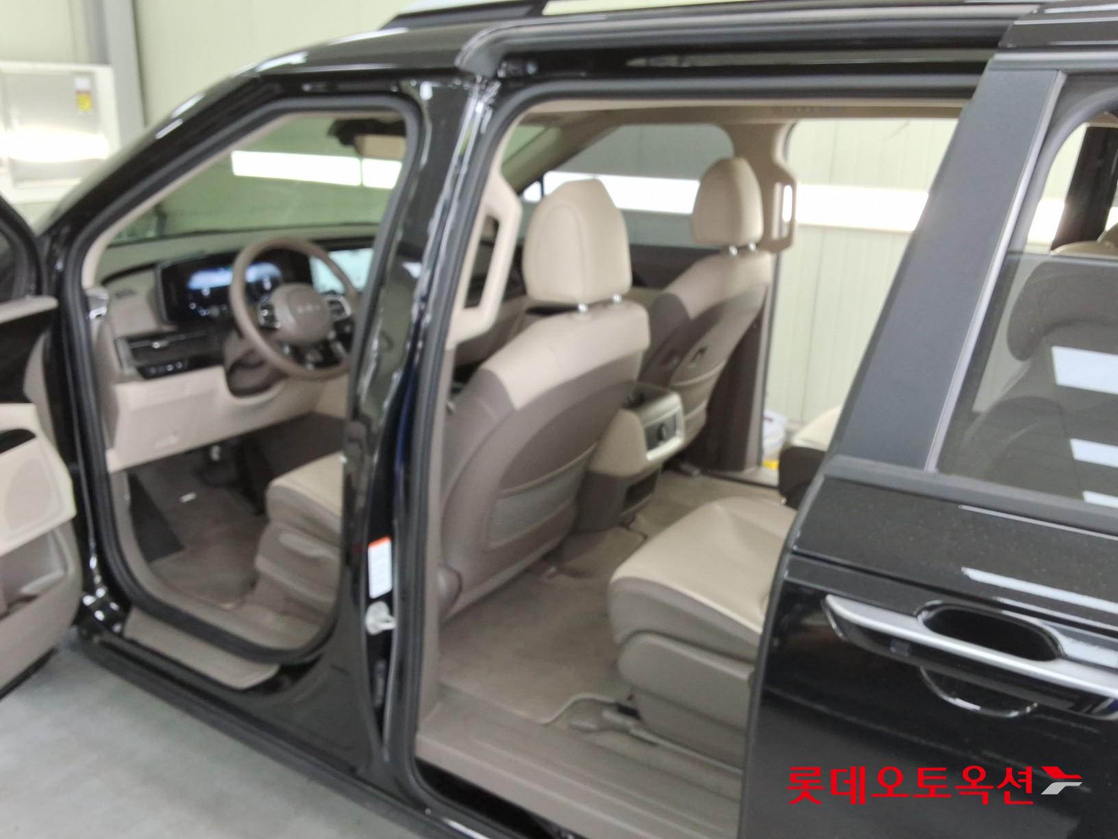 2023 - kia carnival