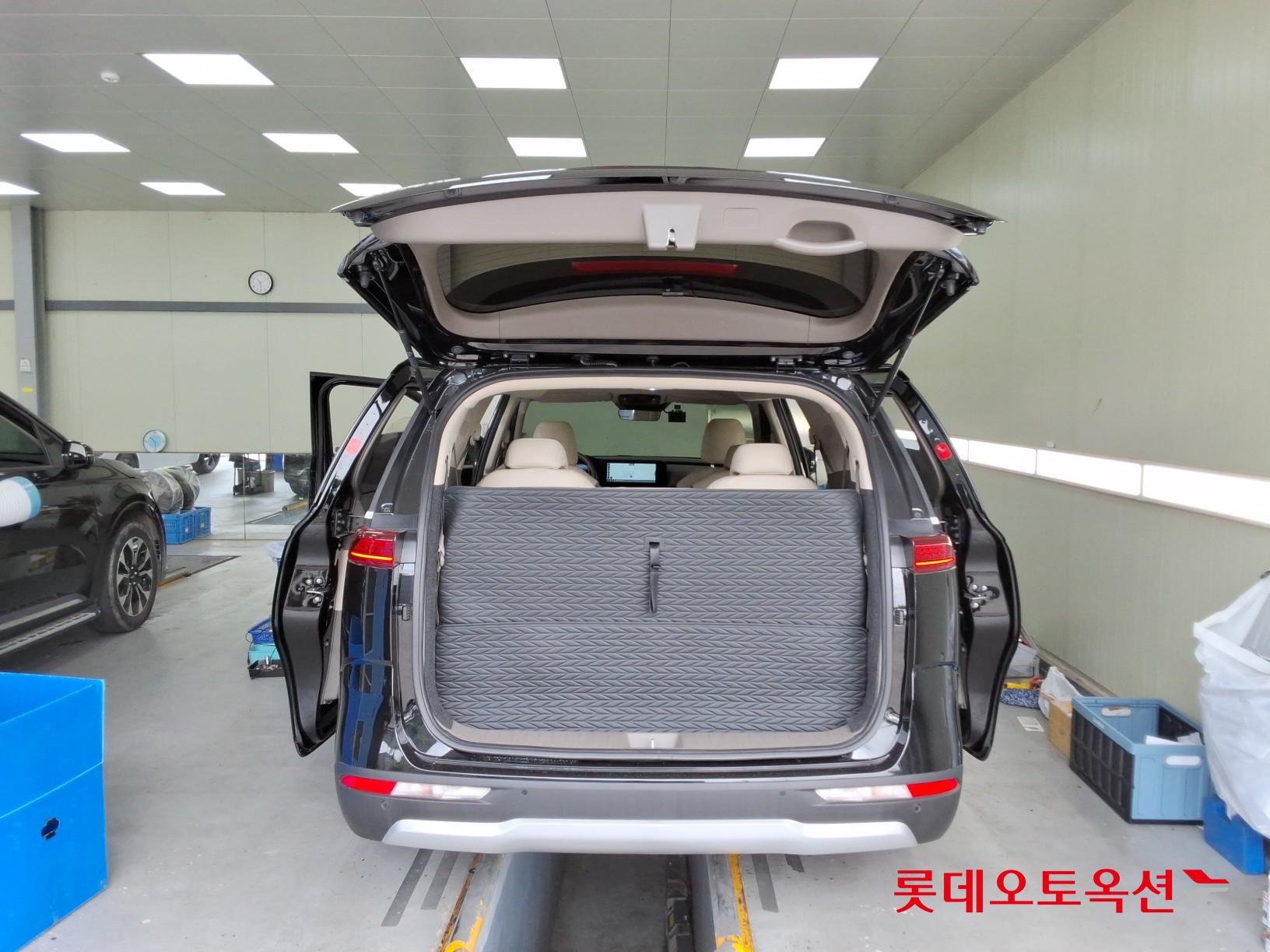 2023 - kia carnival