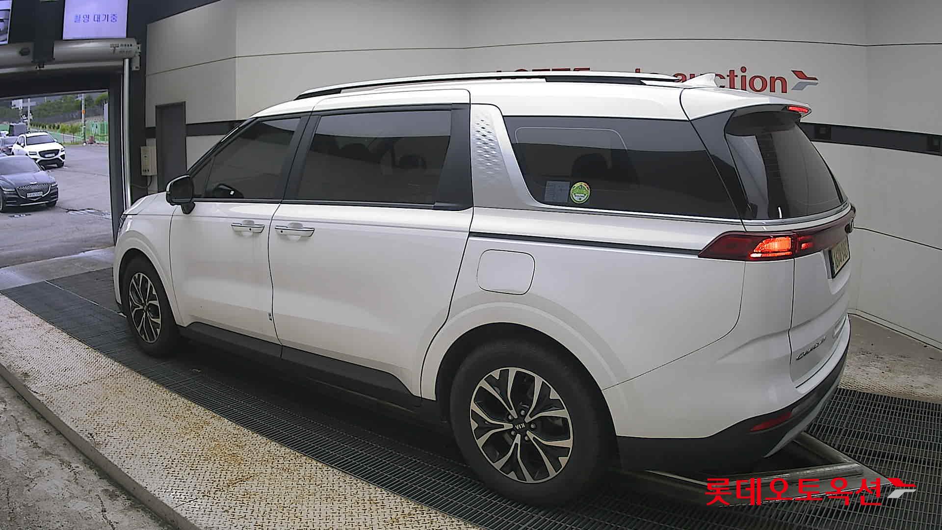 2021 - kia carnival