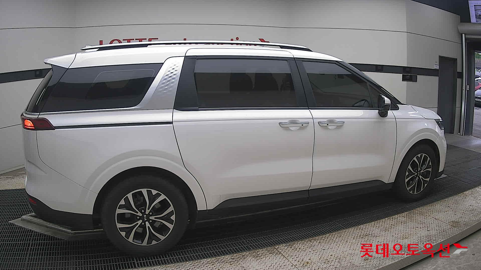 2021 - kia carnival