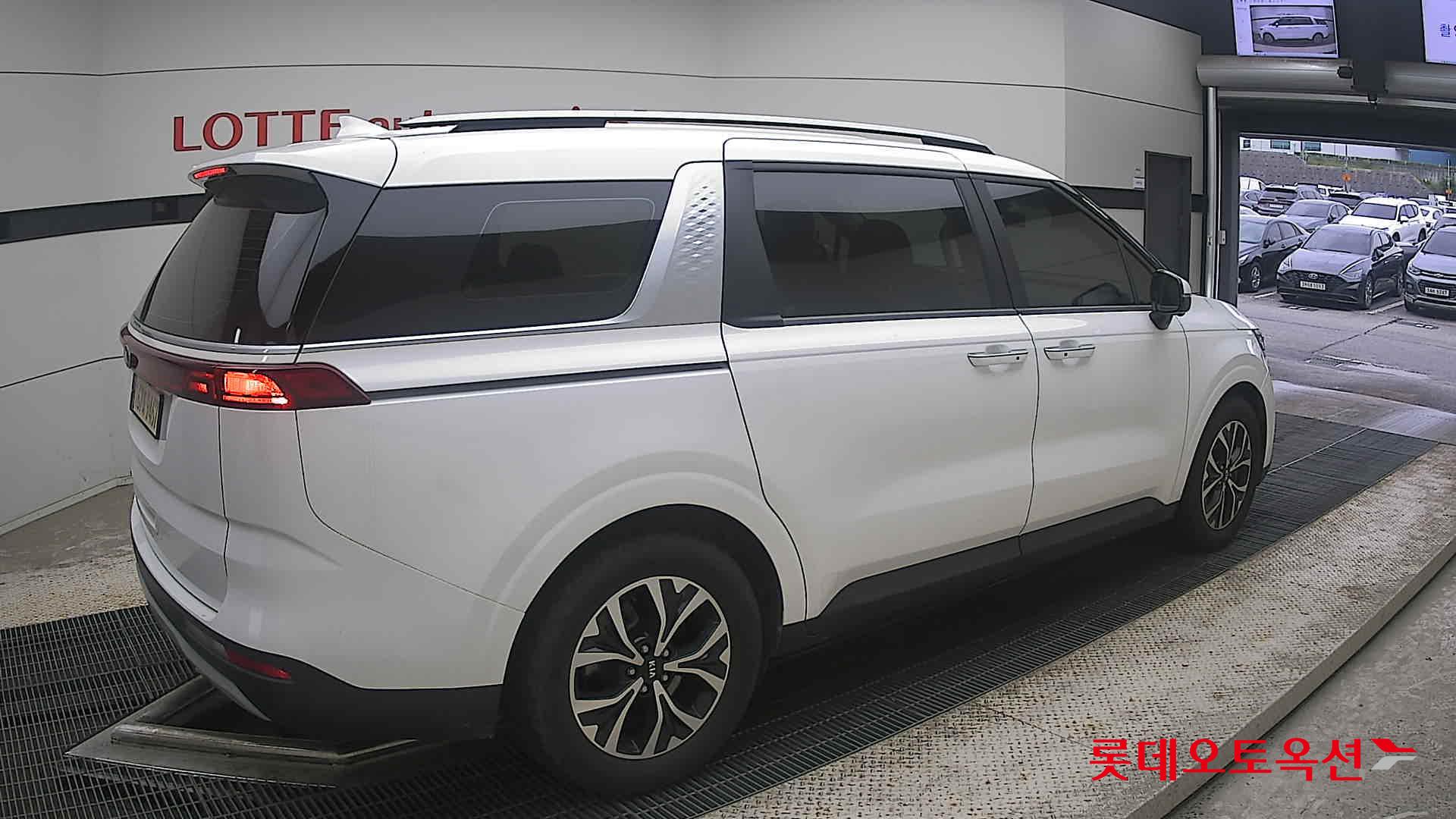 2021 - kia carnival